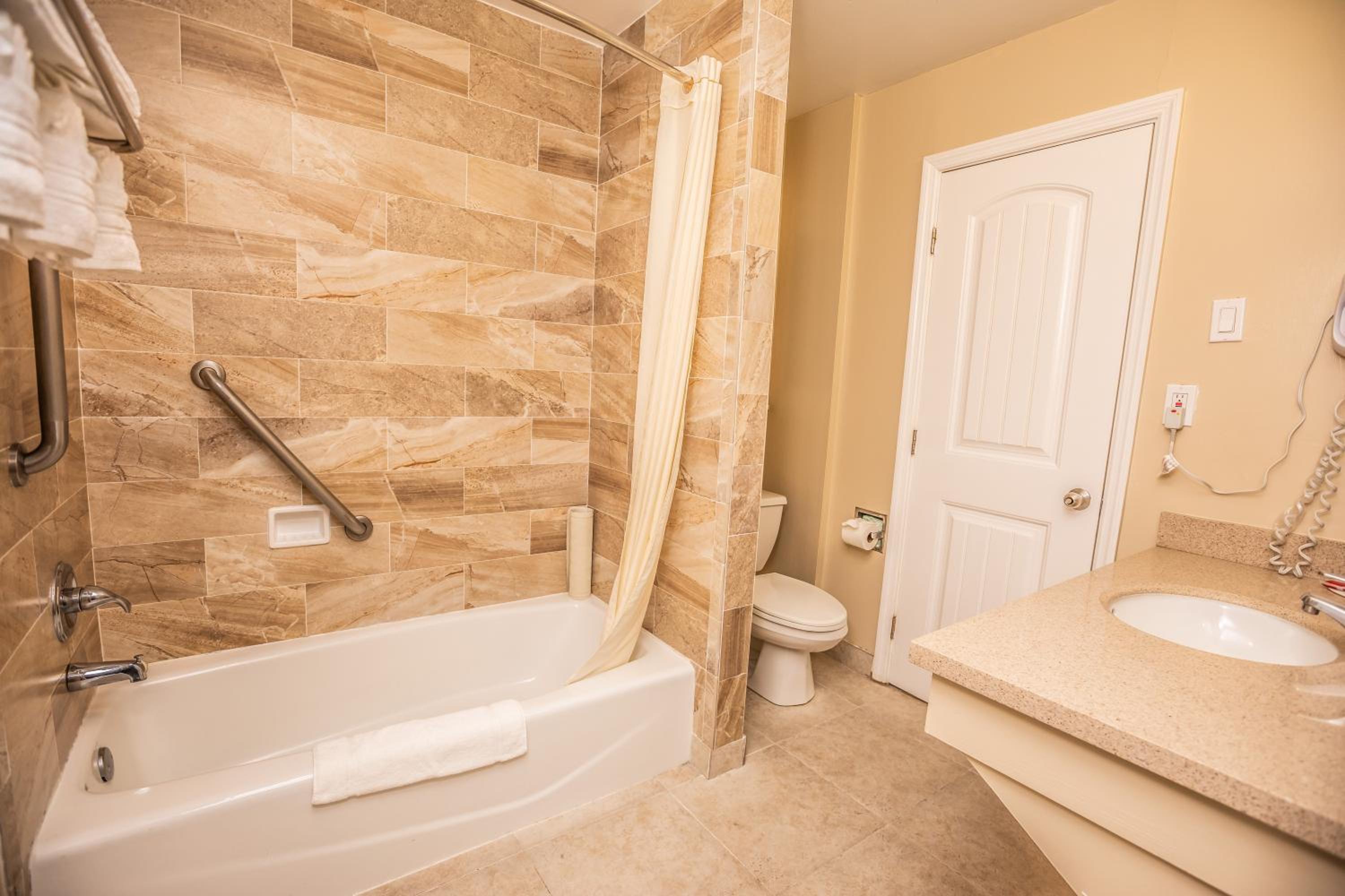 Two-Bedroom King Suite - Non-Smoking - Photo 5