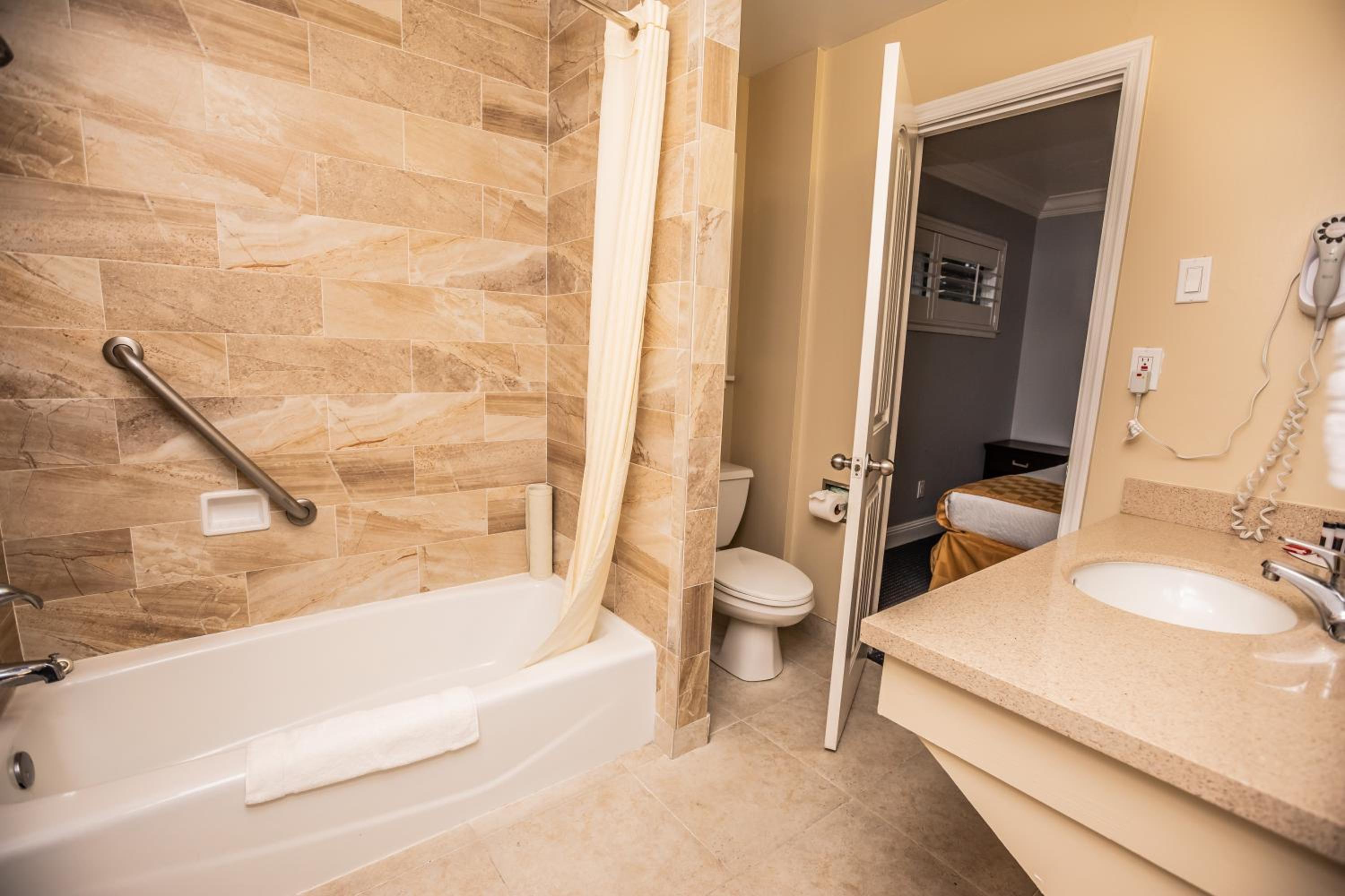 Two-Bedroom King Suite - Non-Smoking - Photo 6