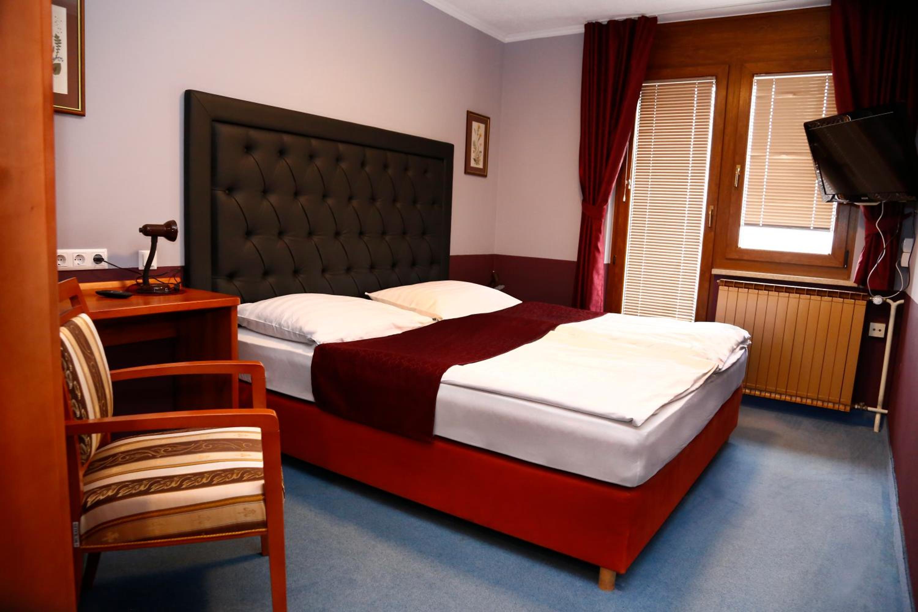 Double Room with Balcony - Photo 5
