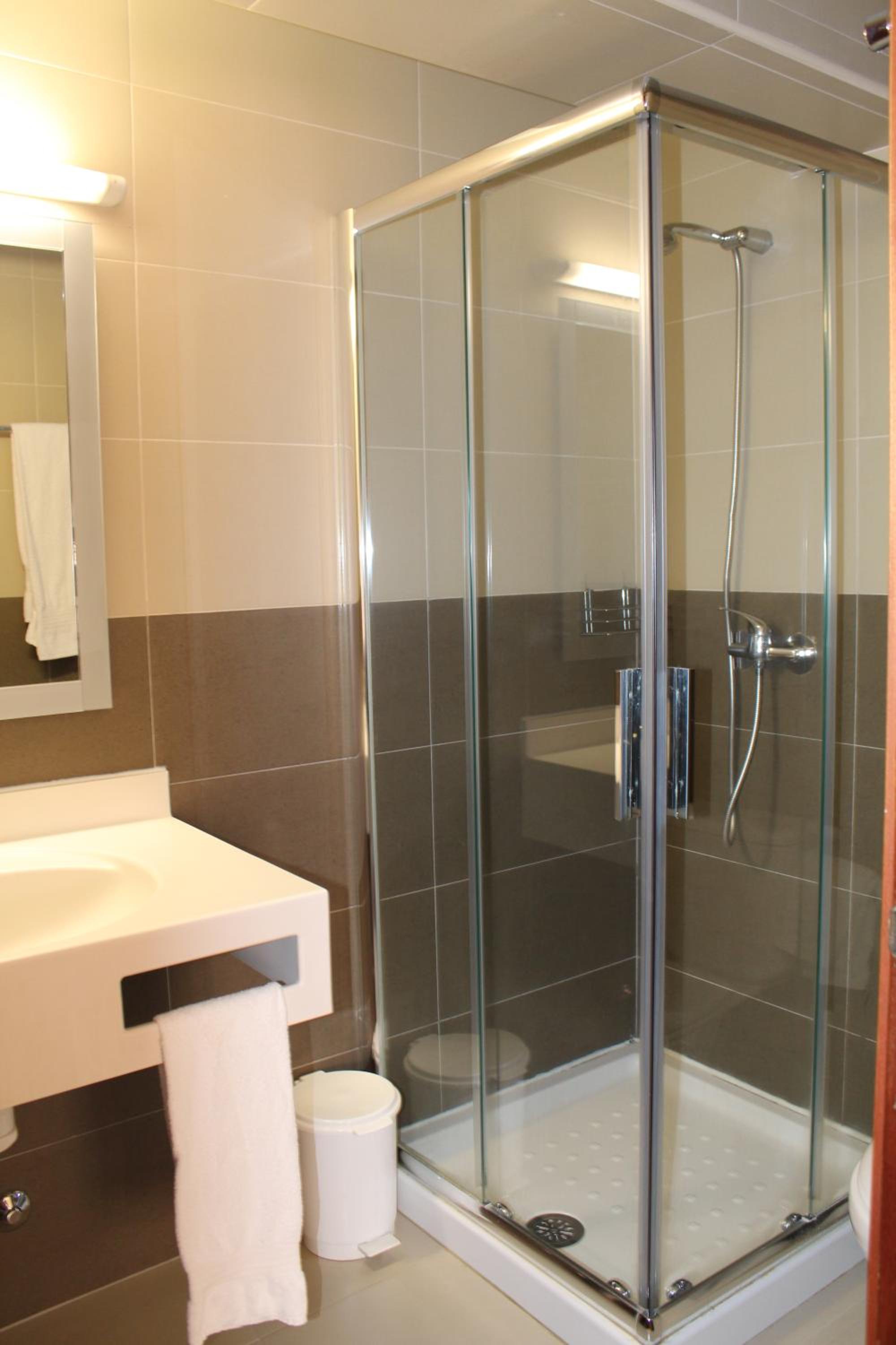 Double or Twin Room - Photo 16