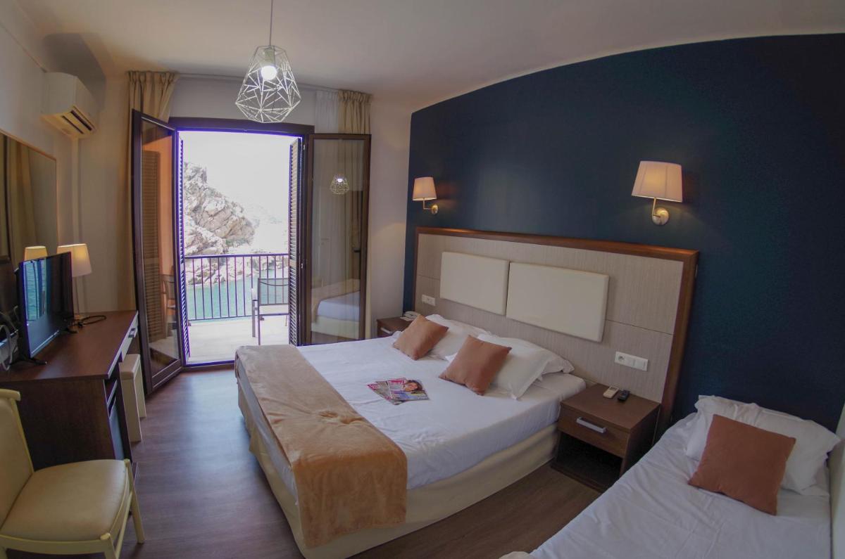 Triple Room with Sea View - Photo 2