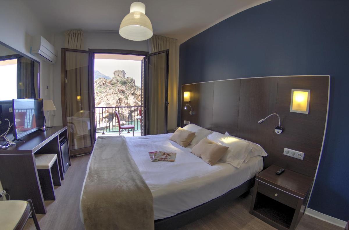 Double or Twin Room with Balcony and Sea View - Photo 3