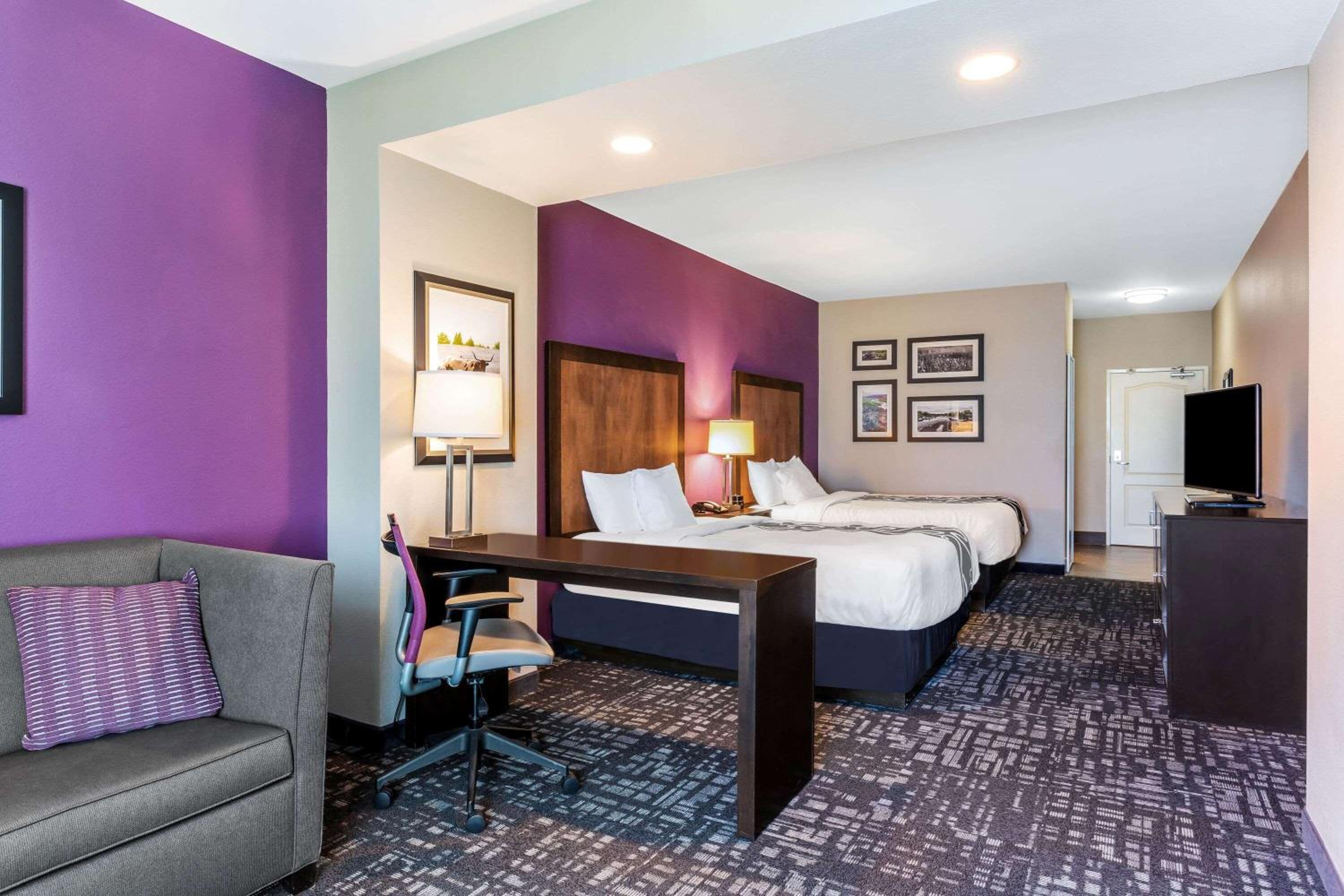 Deluxe Queen Room with Two Queen Beds - Non-Smoking