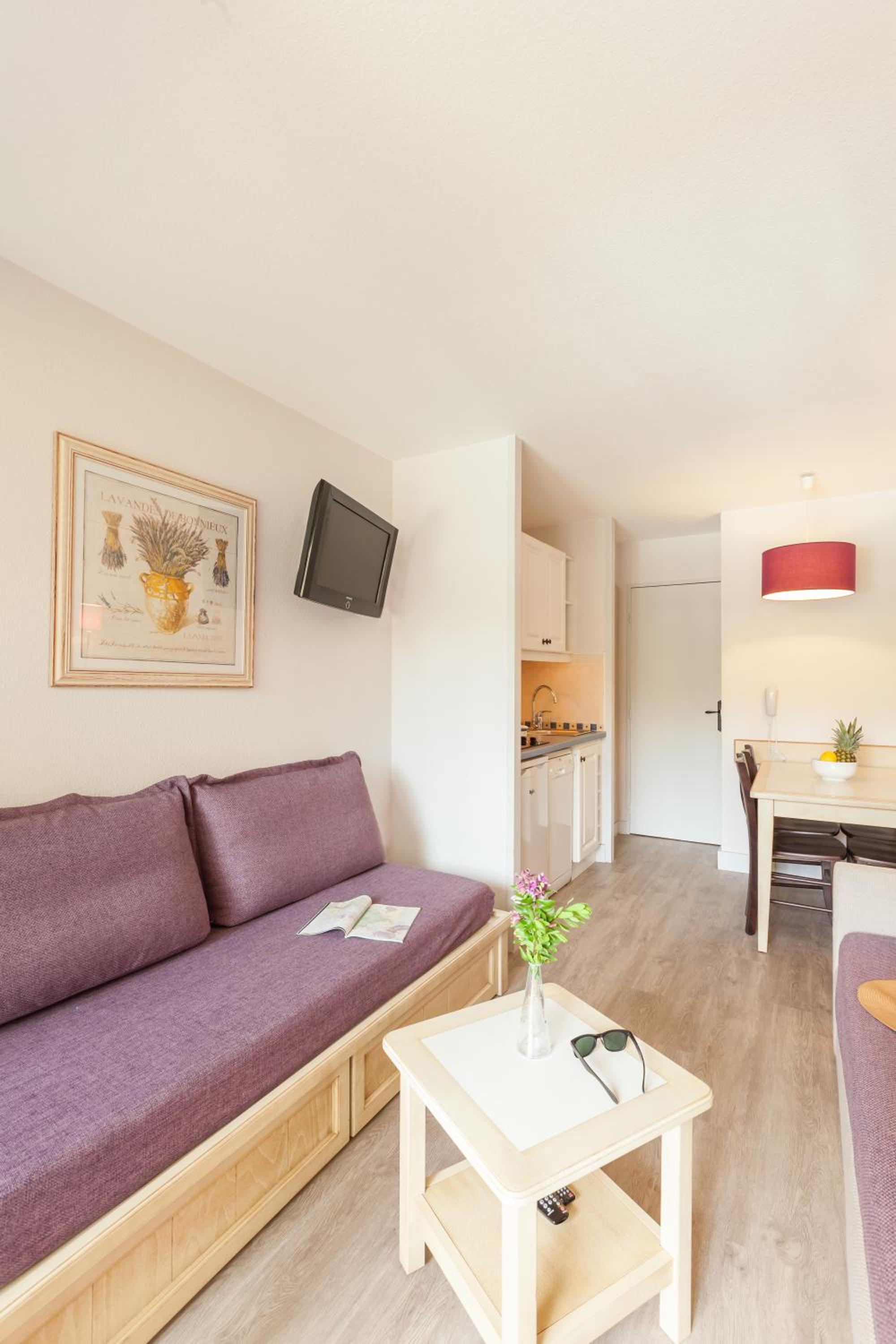 Studio with Sleeping Alcove and Terrace or Balcony (4 People) - Garden View - Photo 1