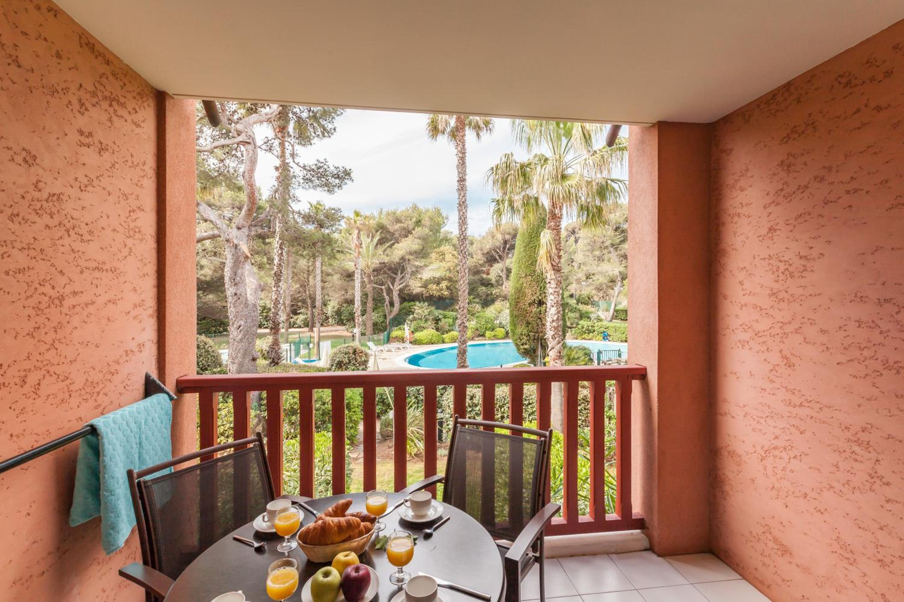 Studio with Sleeping Alcove and Terrace or Balcony (4 People) - Garden View - Photo 3