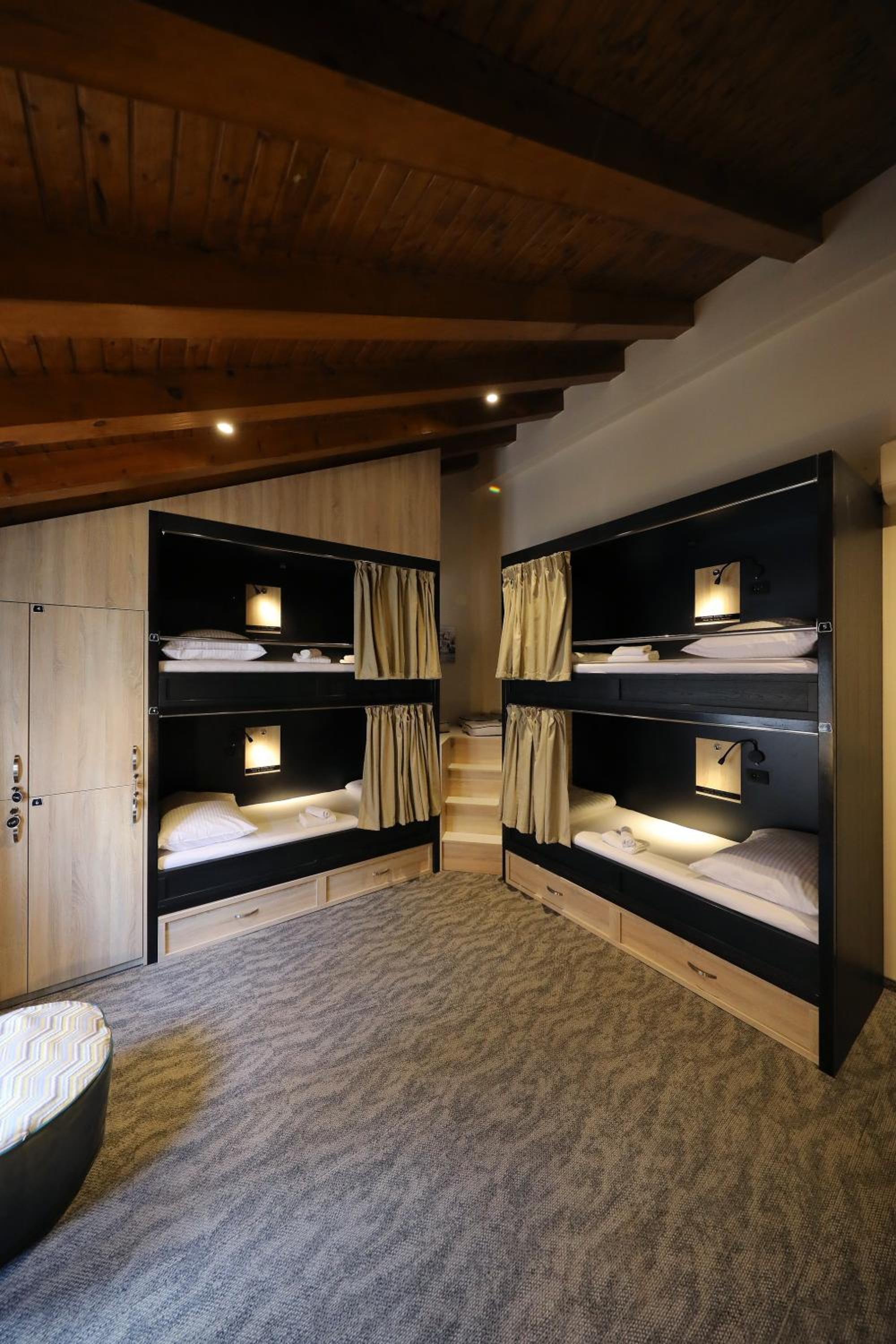 Bed in 6-Bed Mixed Dormitory Room photo 1