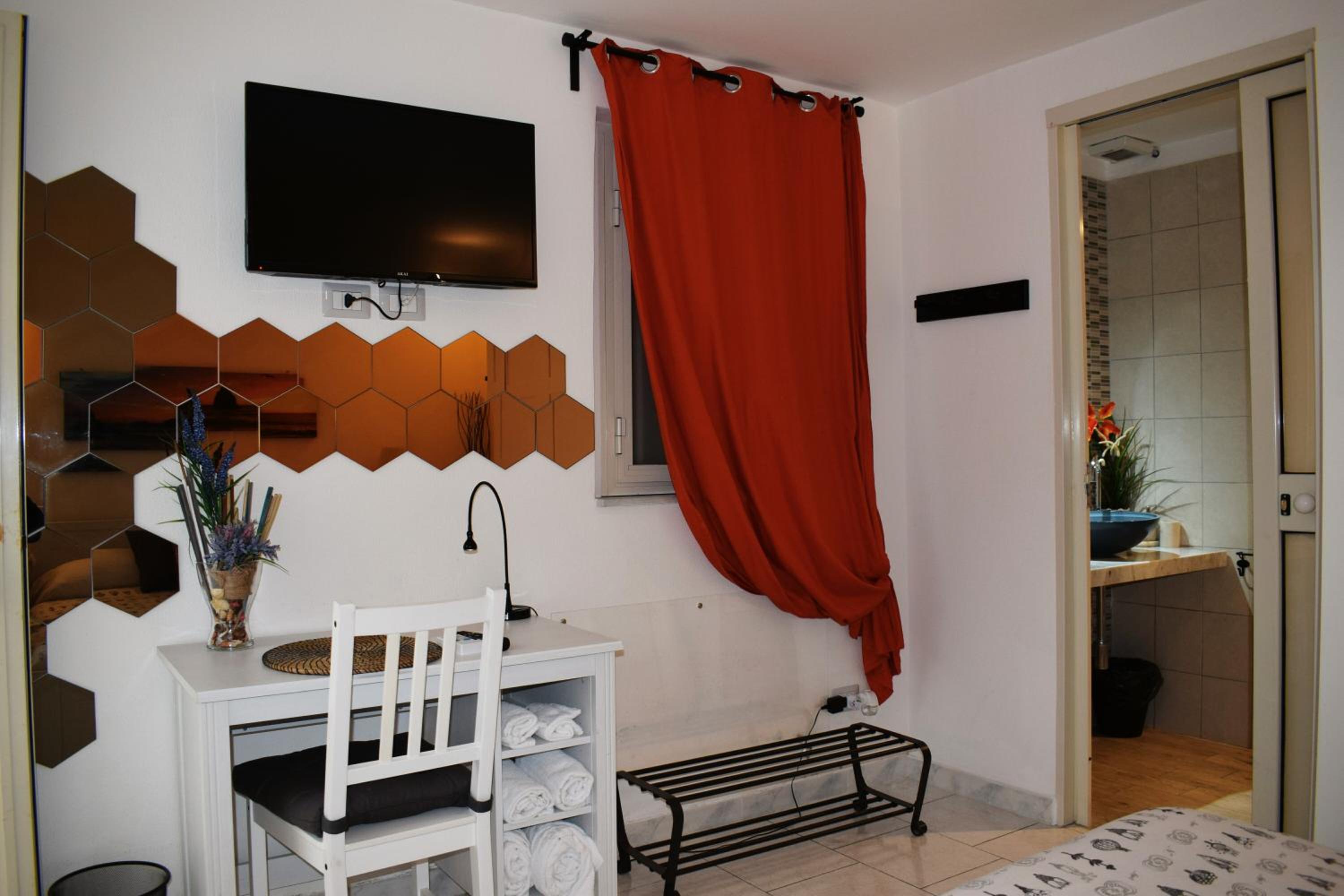 Economy Double Room photo 2