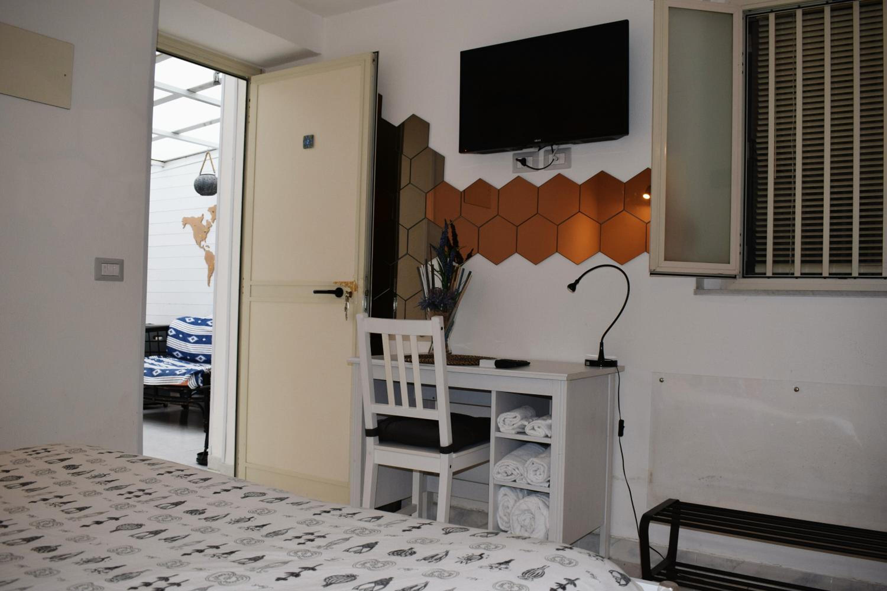 Economy Double Room photo 3