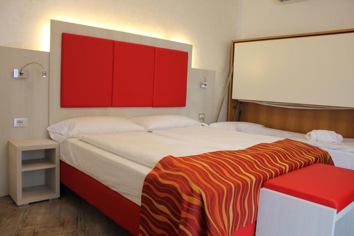 Triple Room with Balcony and Lake View photo 1