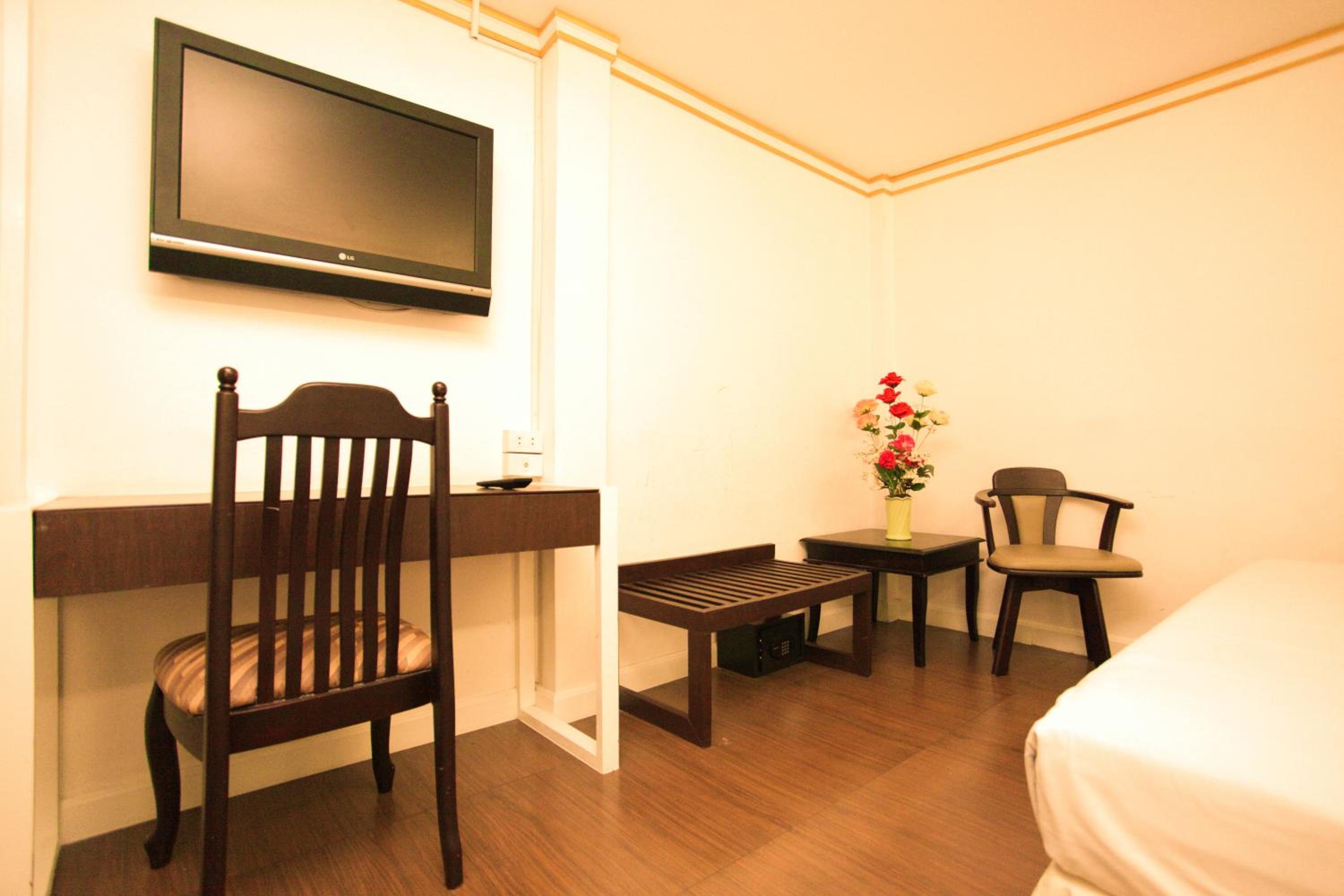Suite (3 Adults) photo 2