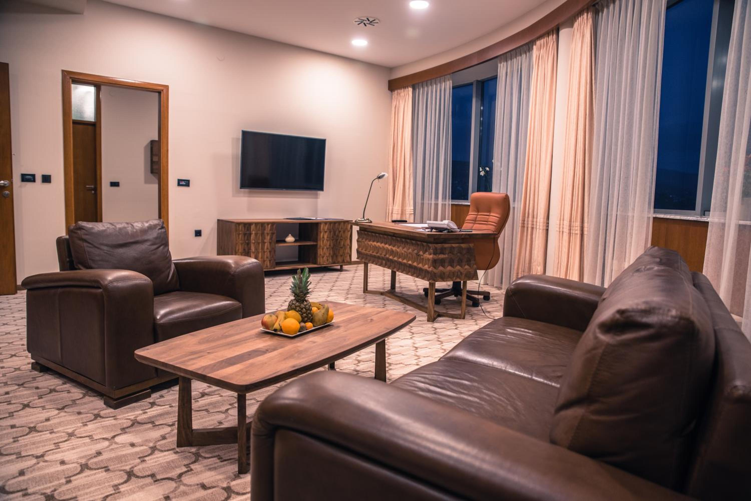 Deluxe Suite - Photo 5