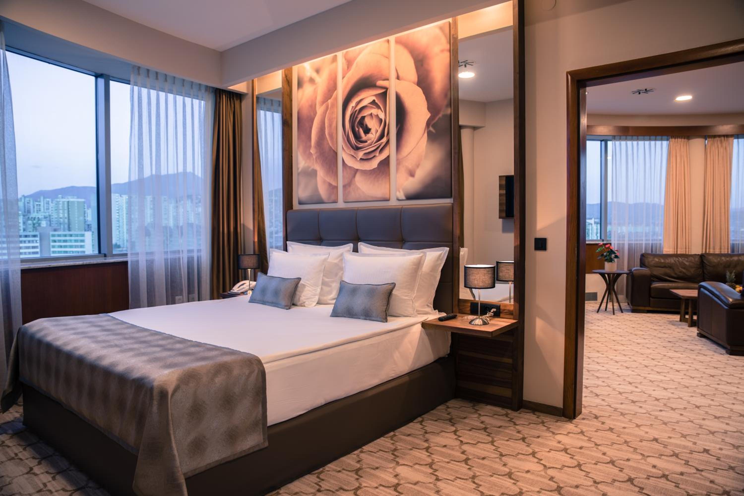 Deluxe Suite - Photo 1