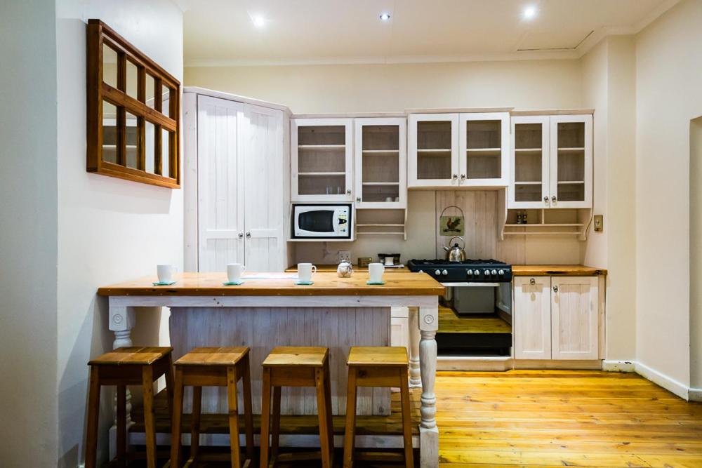Three-Bedroom Apartment - Photo 3