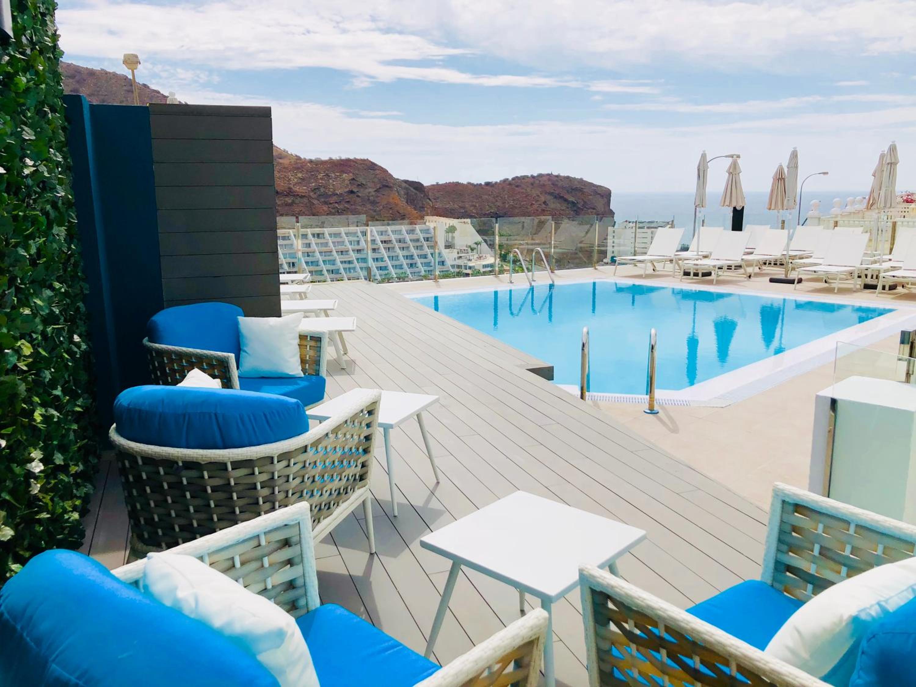Apartment With Pool View  photo 2
