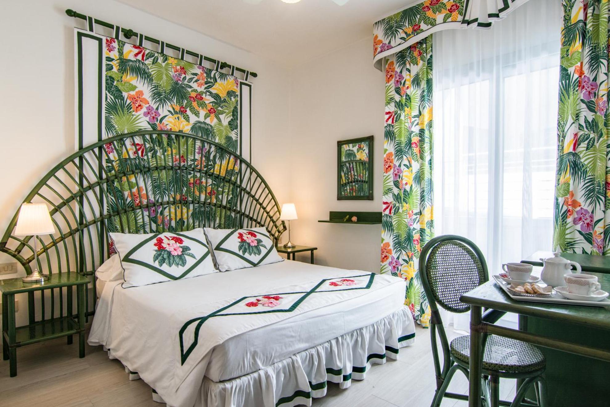 Double Room with Side Sea View - Photo 5