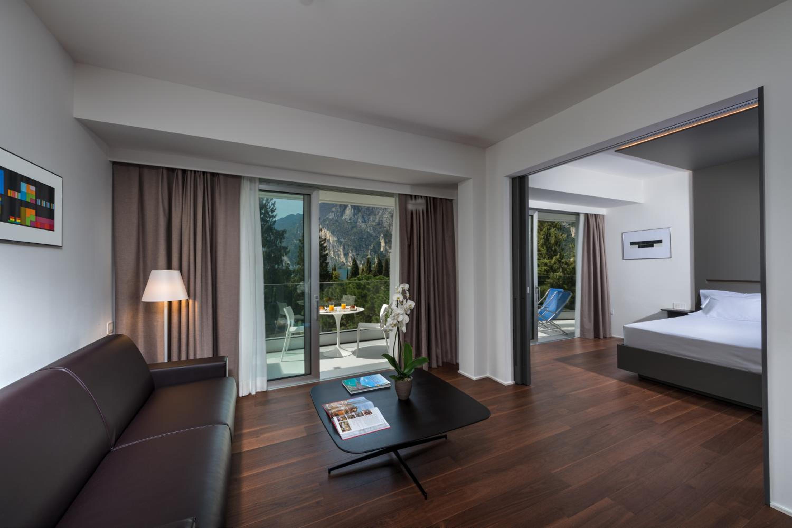 Deluxe Suite with Lake View photo 2