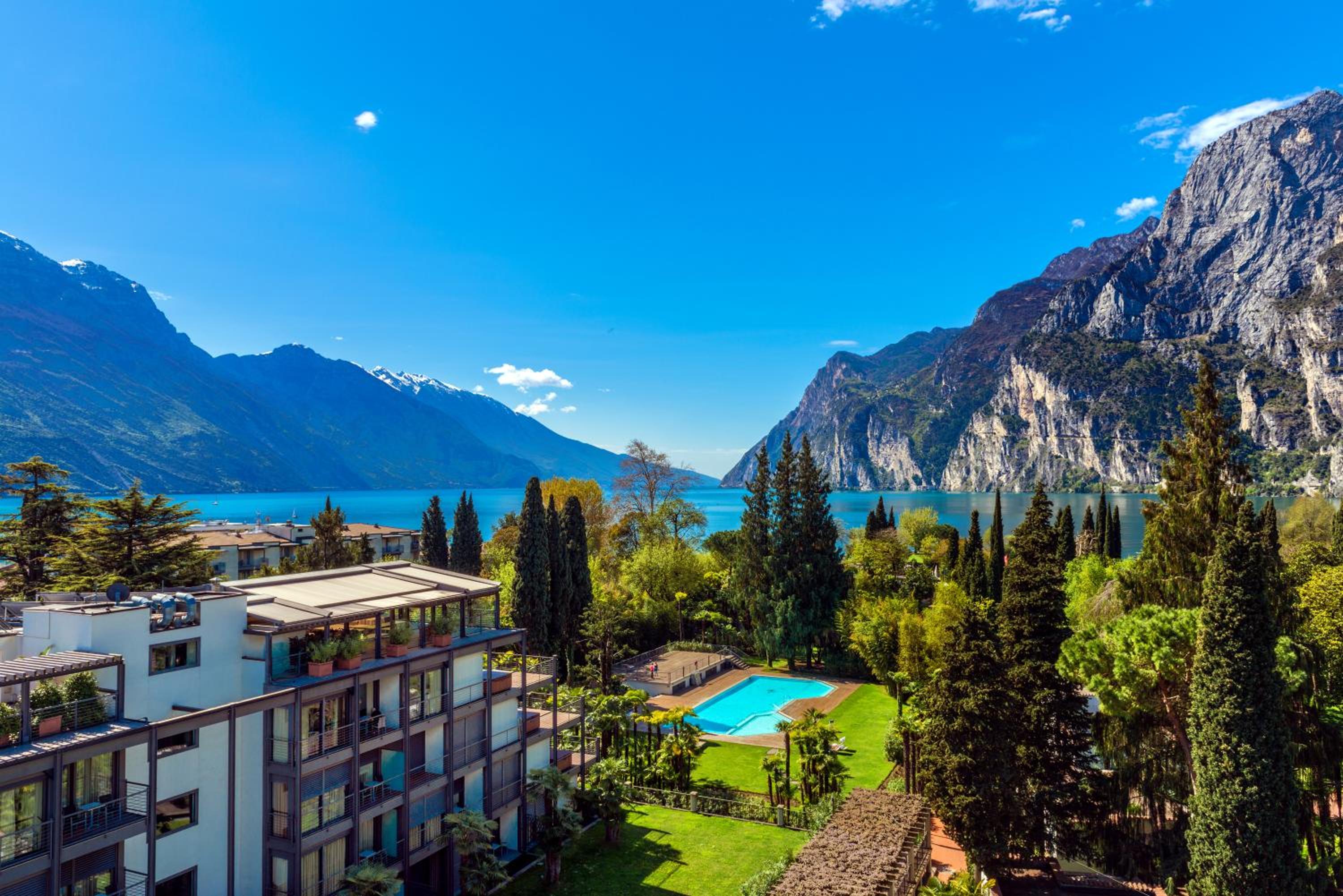 Deluxe Double Room with Lake View - Photo 3