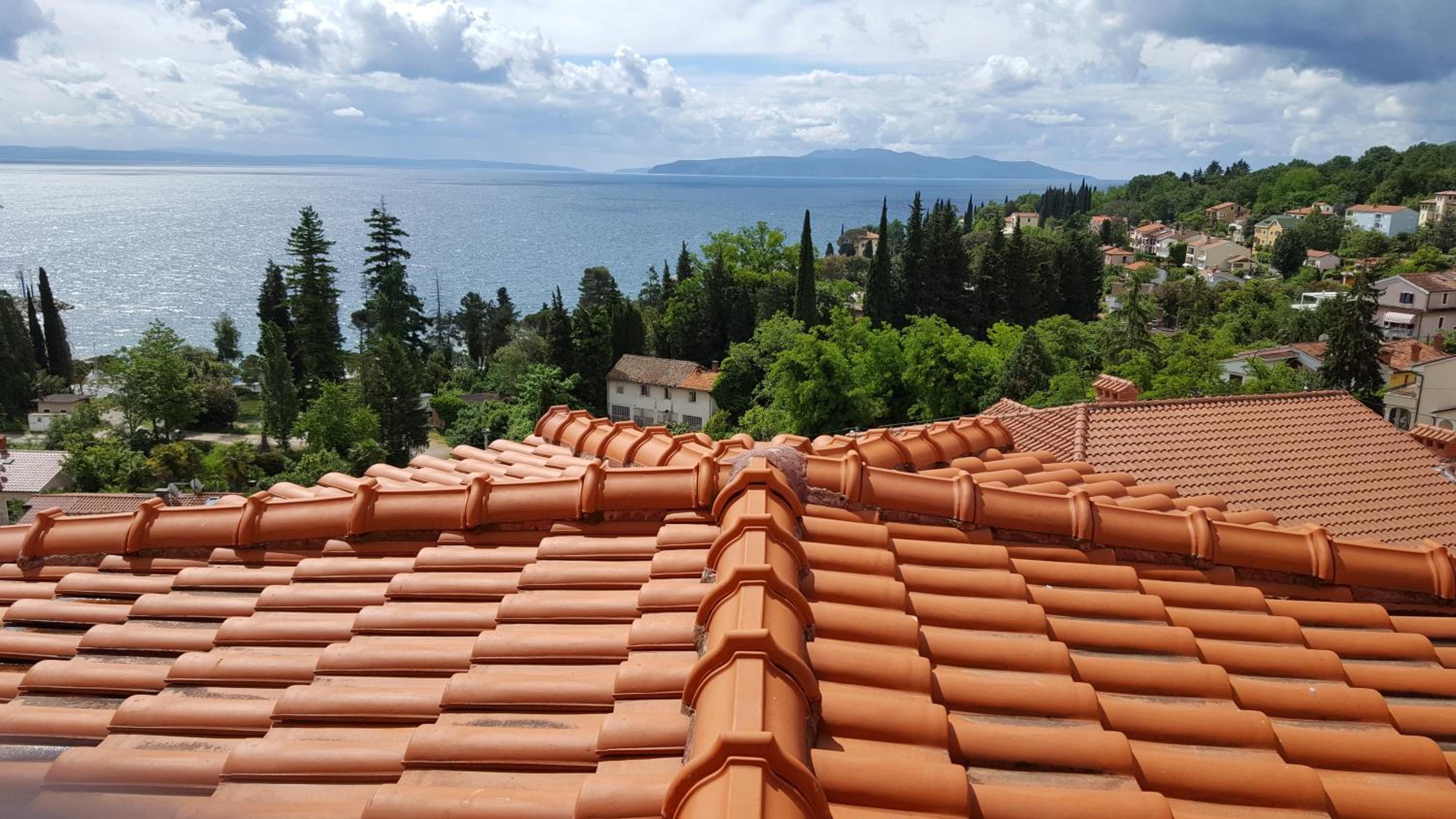 Deluxe Three-Bedroom Apartment with Sea View photo 2