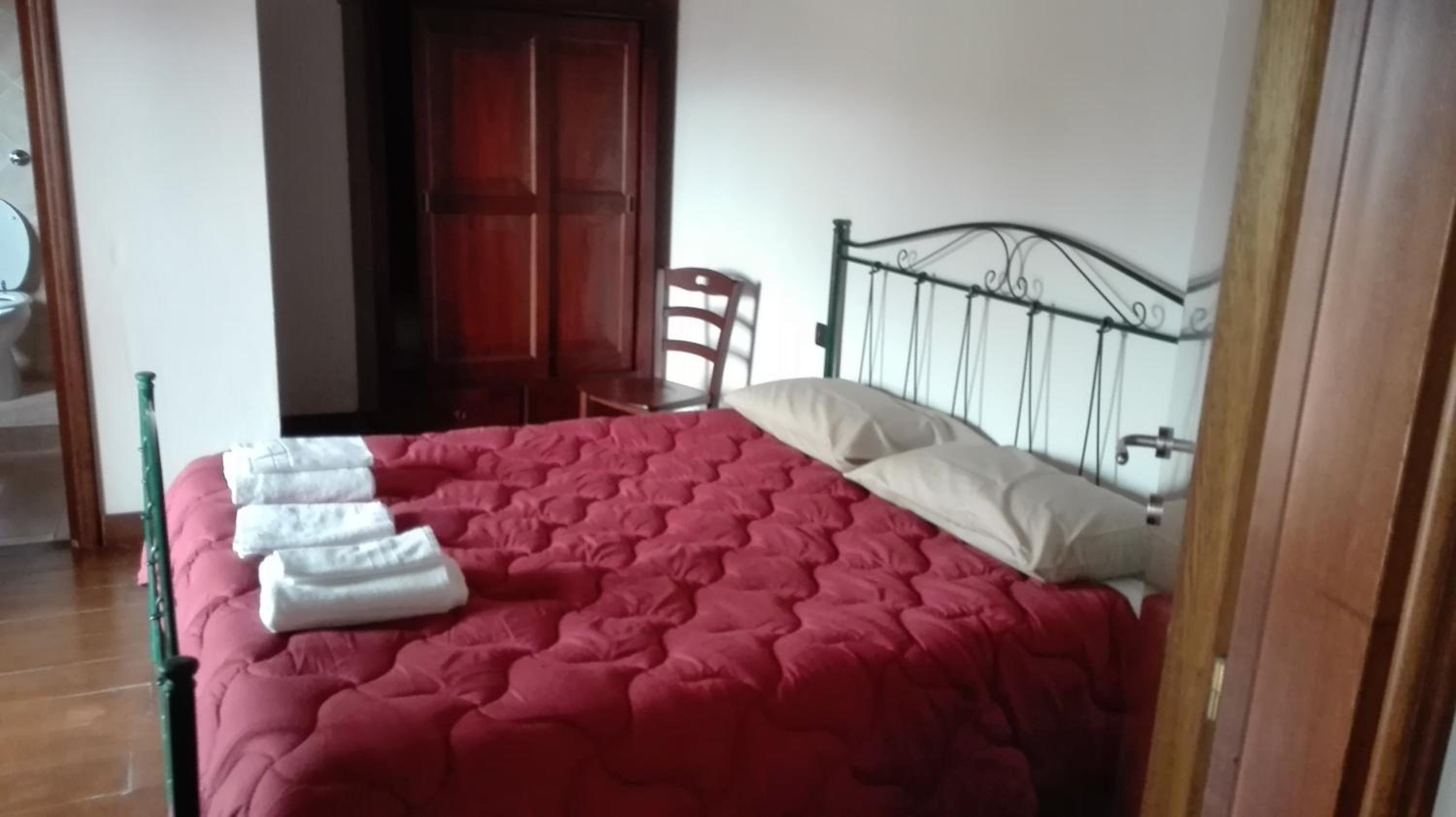 Double Room with Private Bathroom - Photo 2