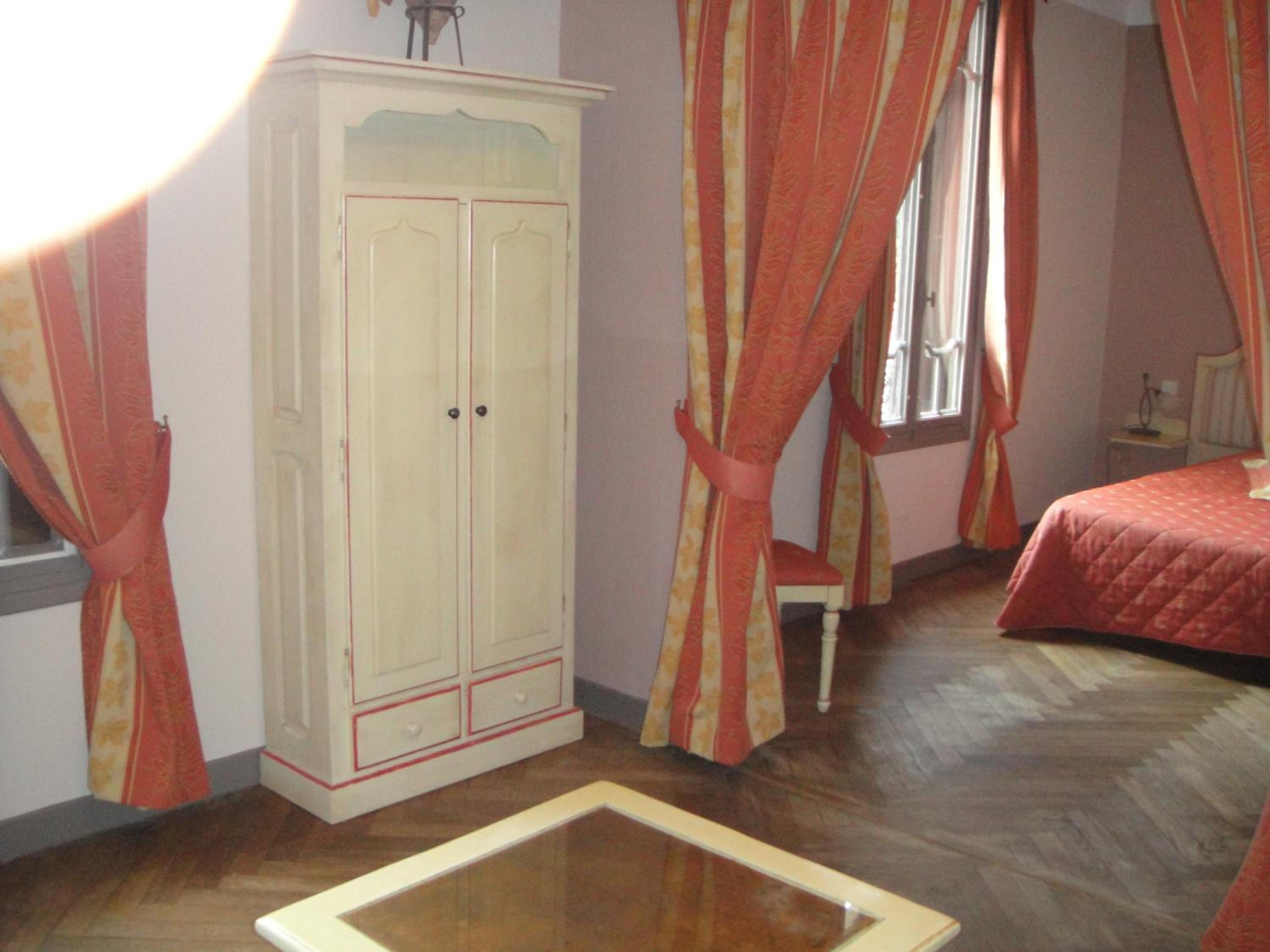 Suite - Photo 2