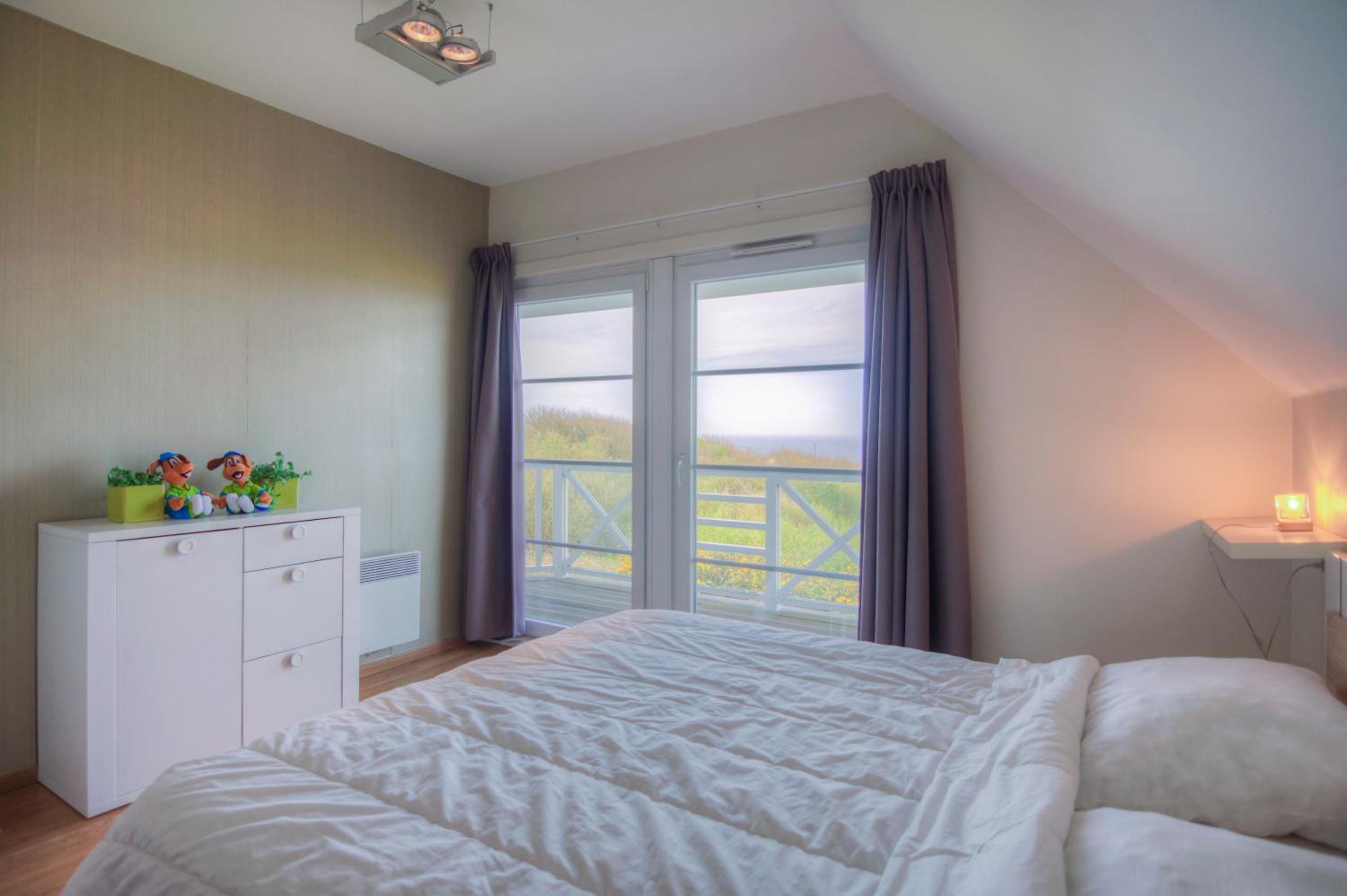 Three-Bedroom Villa + Sofa Bed + Sea View photo 2