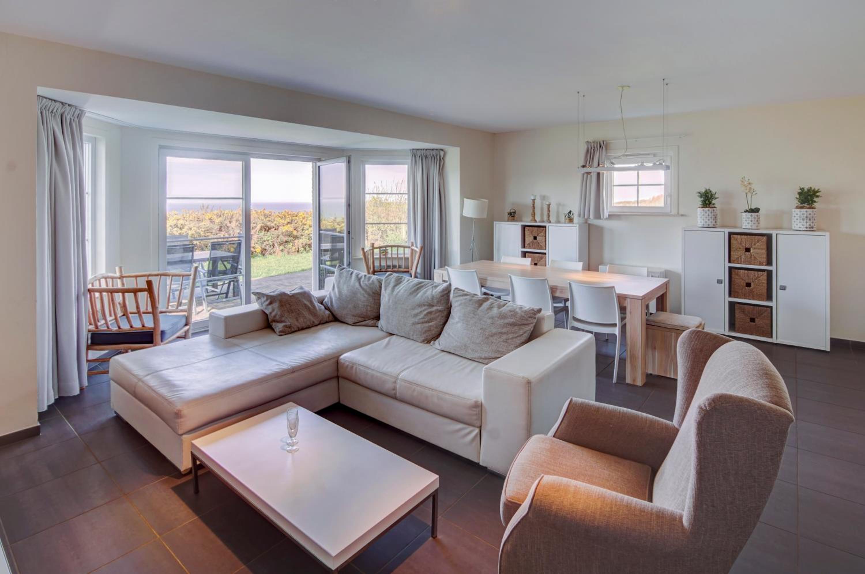 Three-Bedroom Villa + Sofa Bed + Sea View photo 1