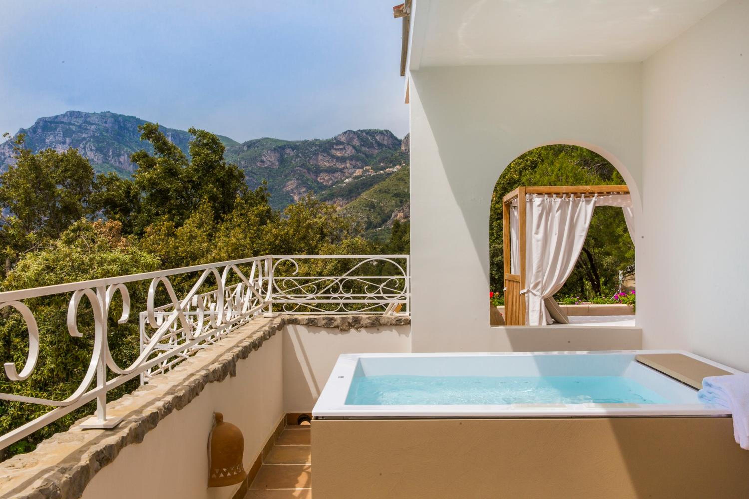 Suite with Terrace and Outdoor Hot Tub photo 2