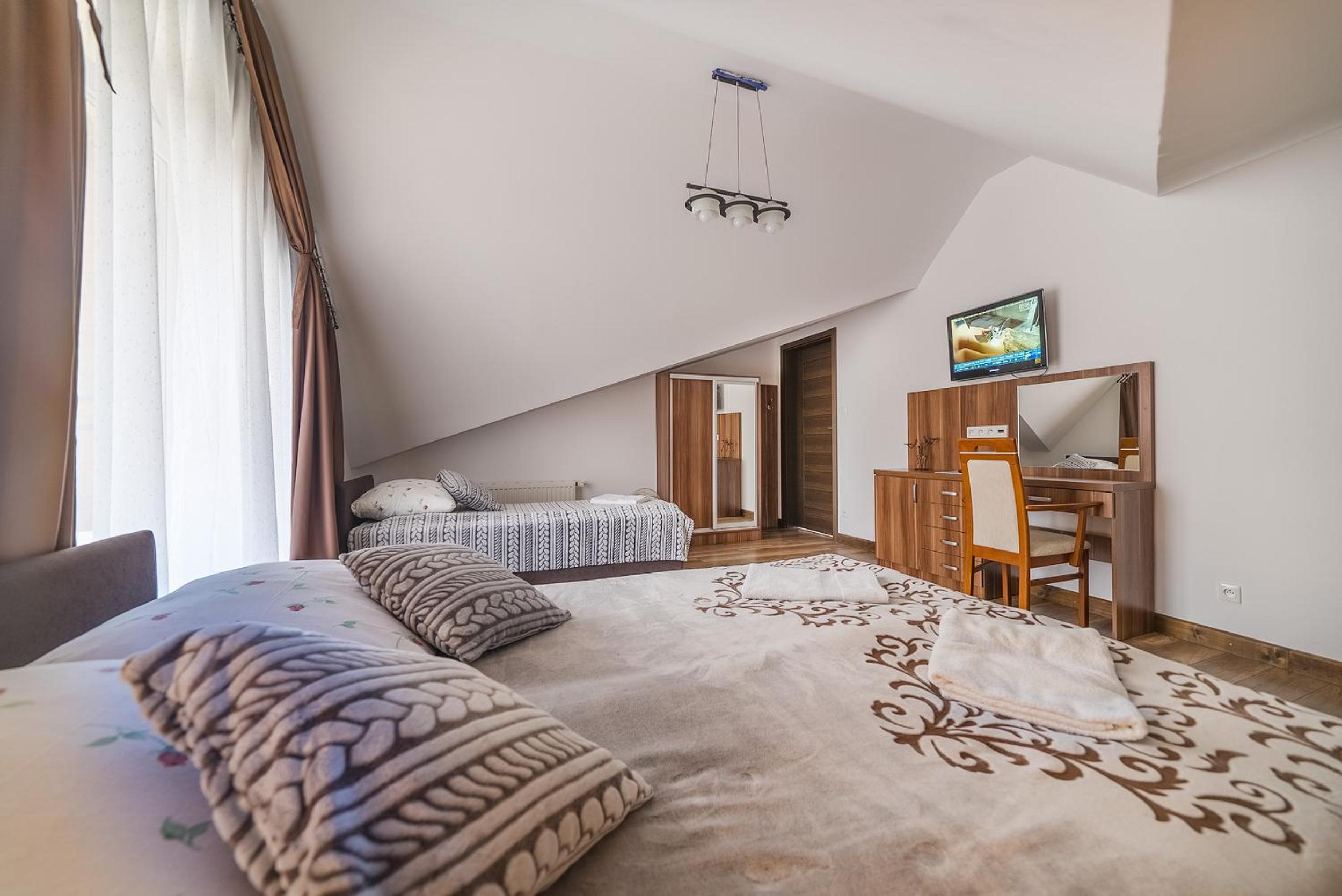 Deluxe Triple Room photo 2