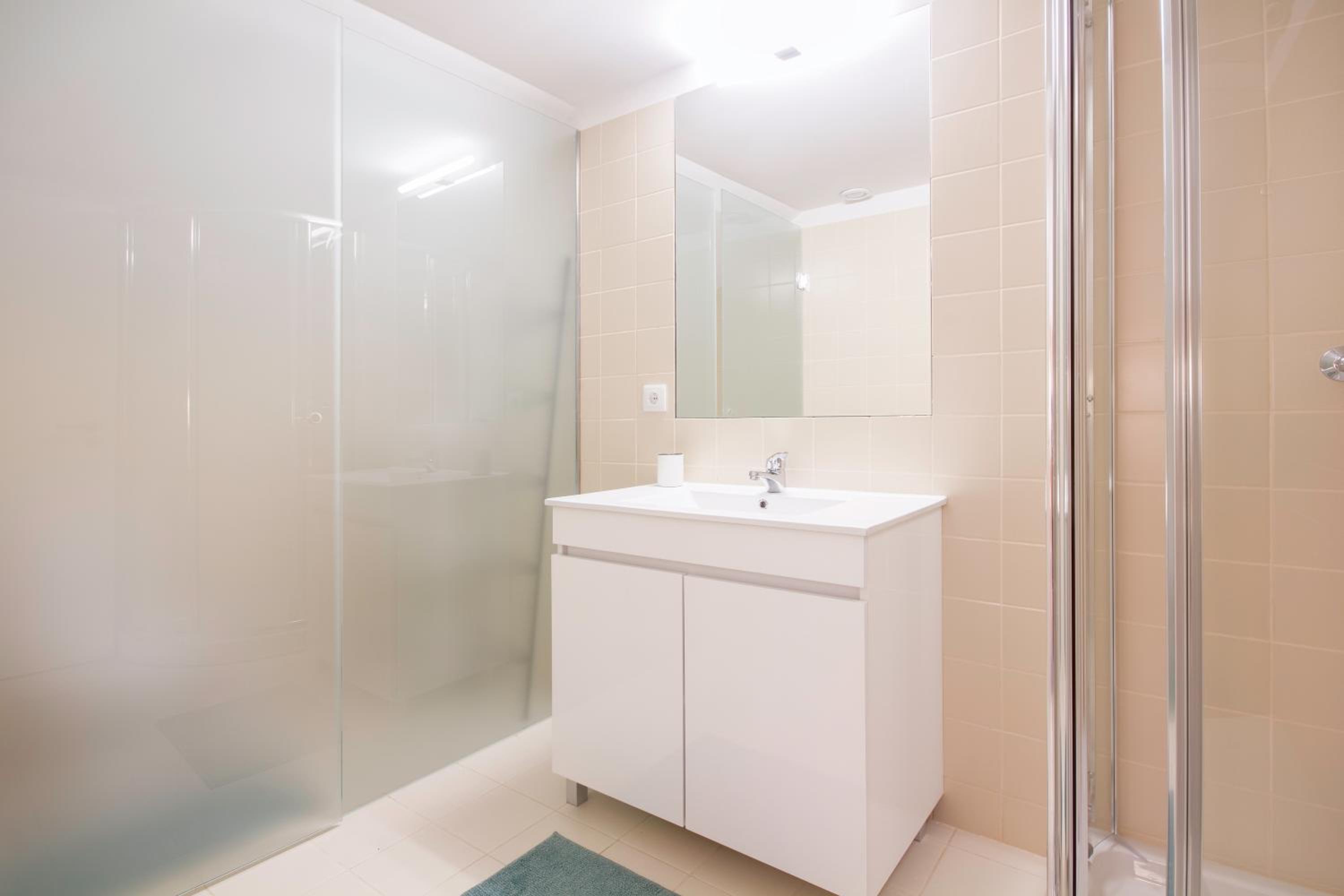 Budget Apartment - Photo 11