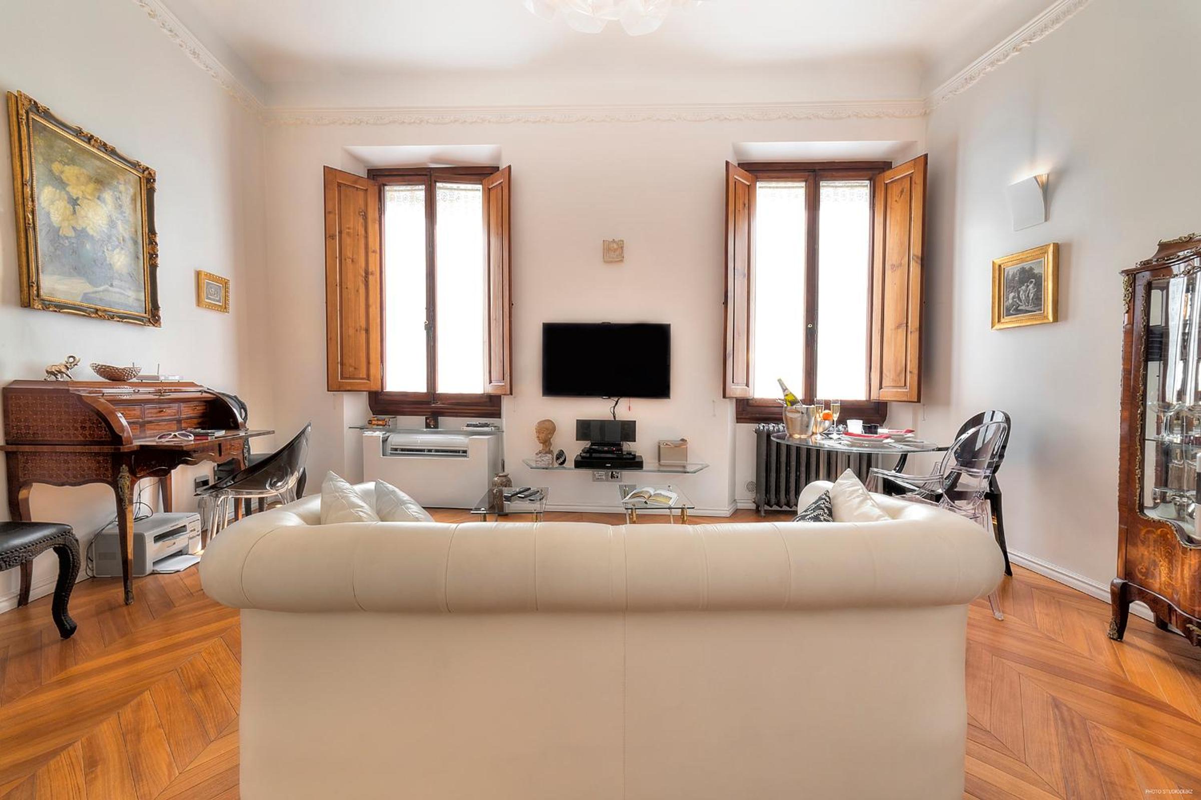 Apartment photo 2