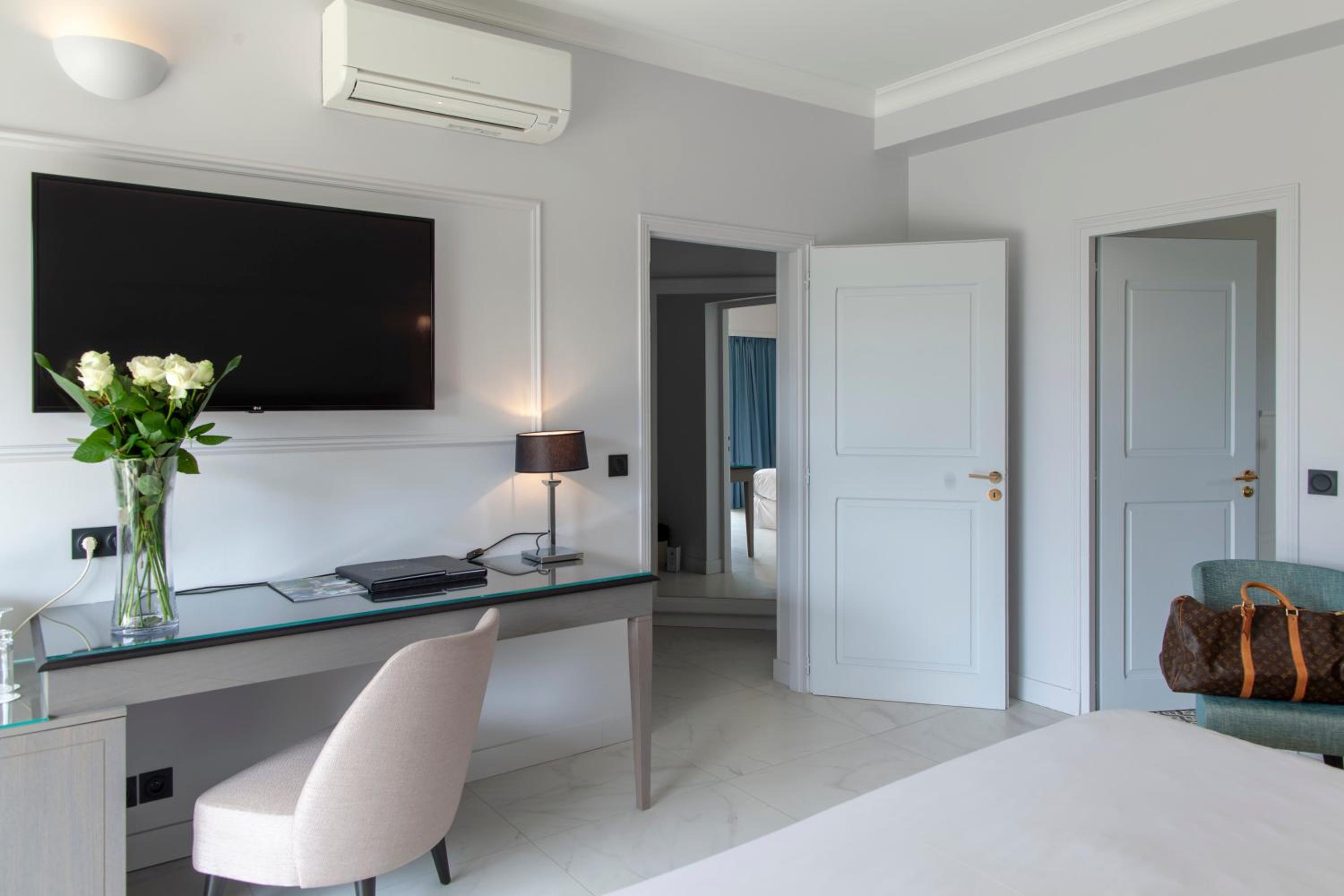 Deluxe Double Room with Terrace photo 2