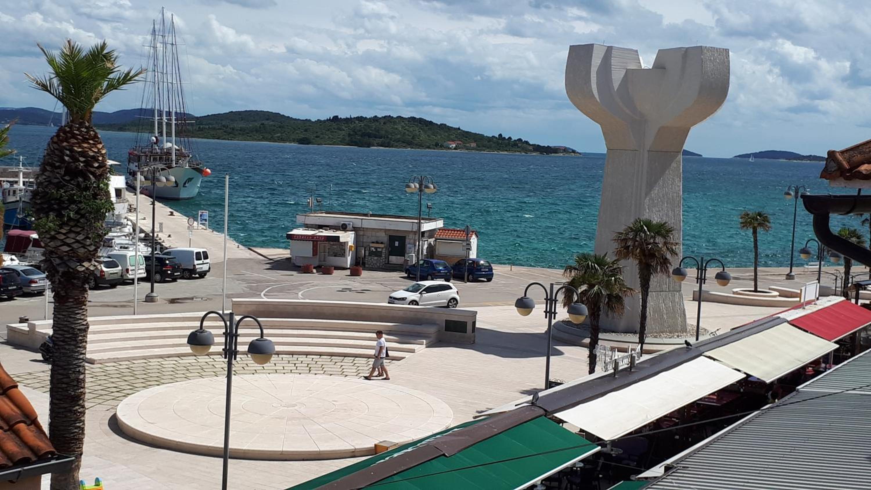 Apartment with Sea View - Photo 8