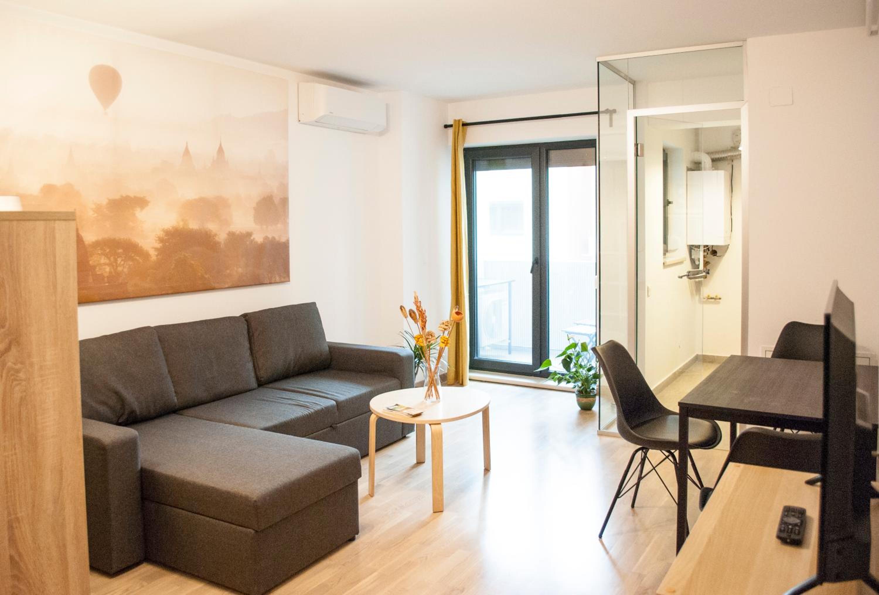 Studio Apartment - Photo 1