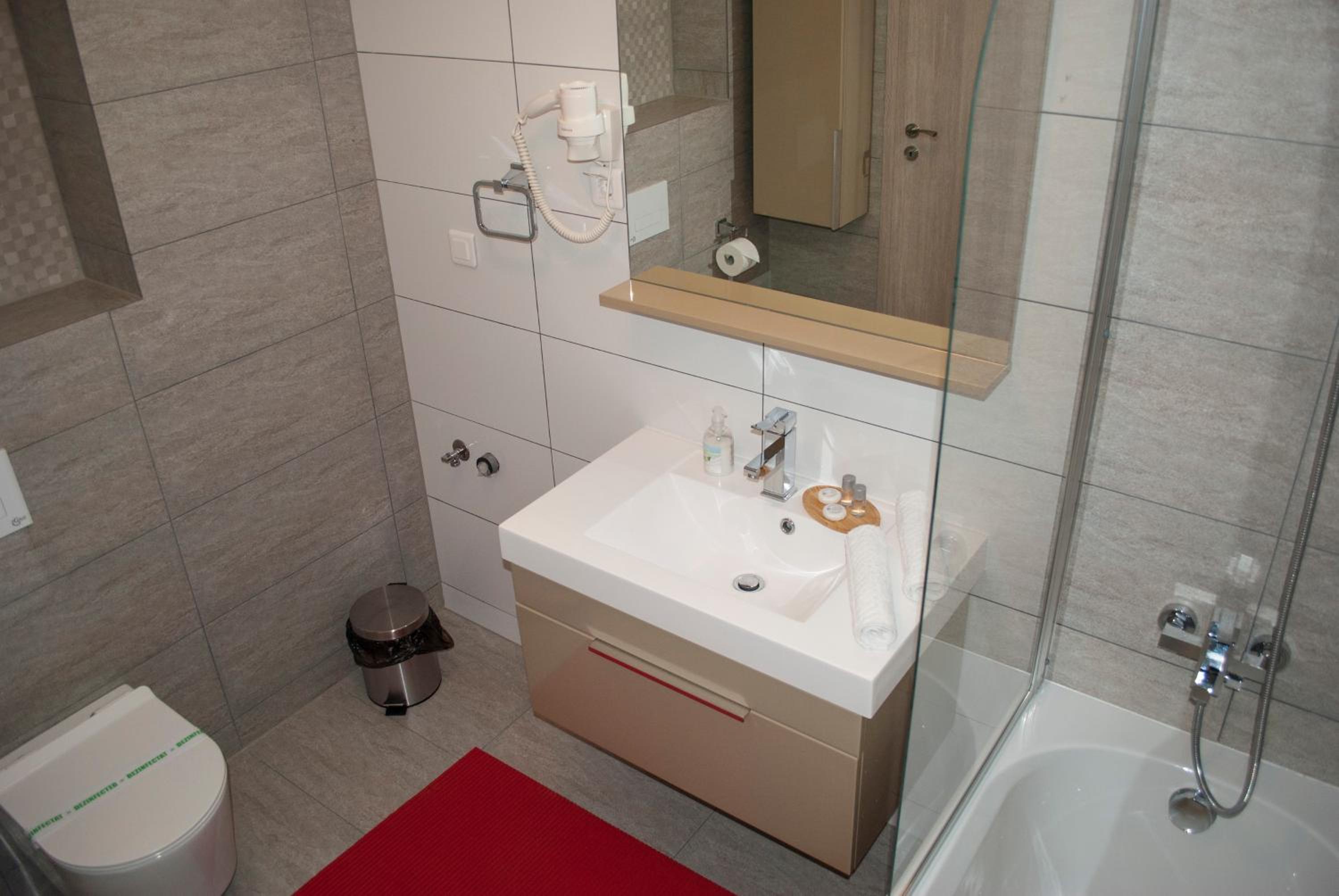 Studio Apartment - Photo 12