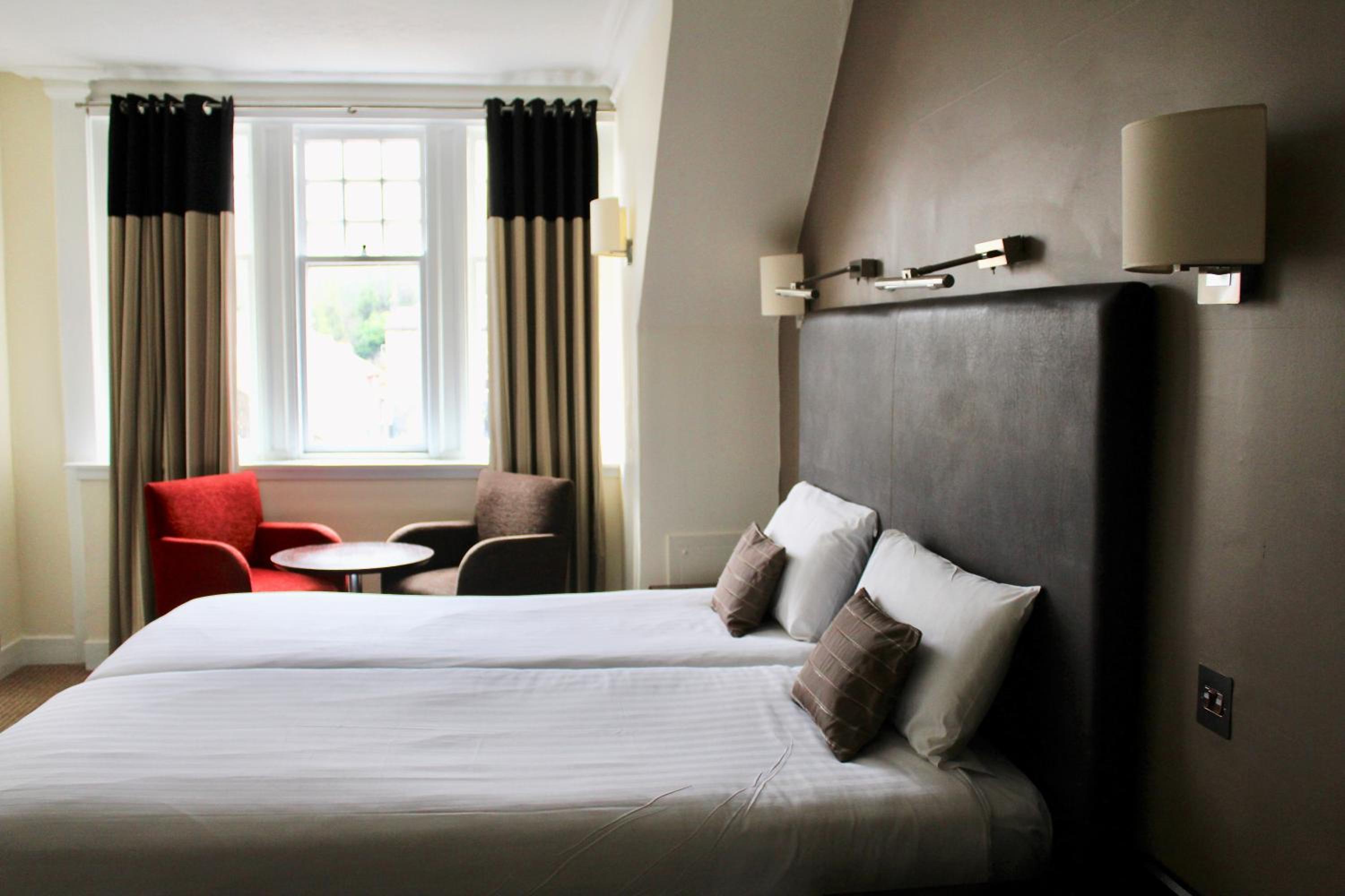 Standard Twin Room - Photo 3