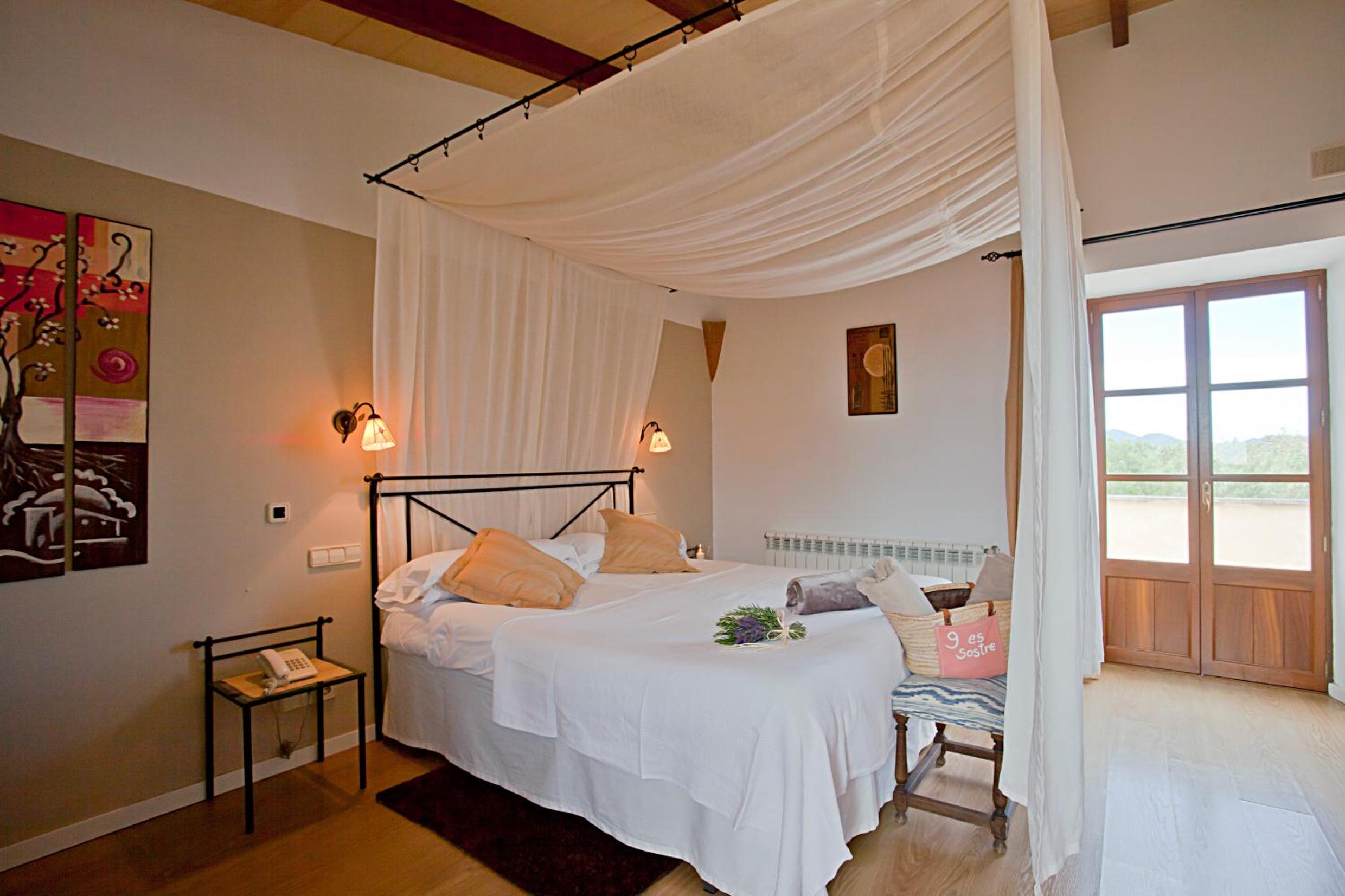 Superior Double Room with Private Terrace thumbnail 6