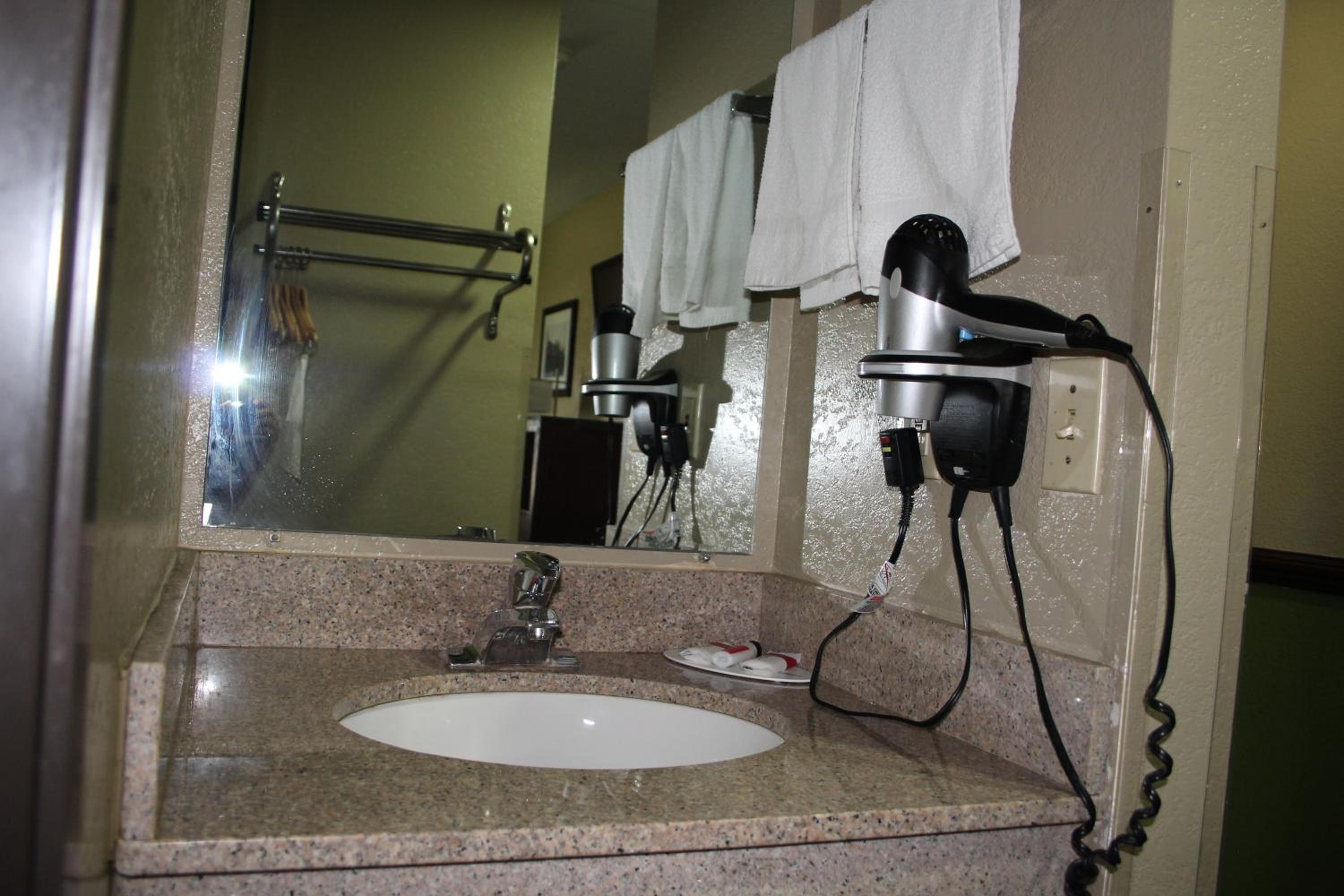 Deluxe King Room - Non-Smoking - Photo 5