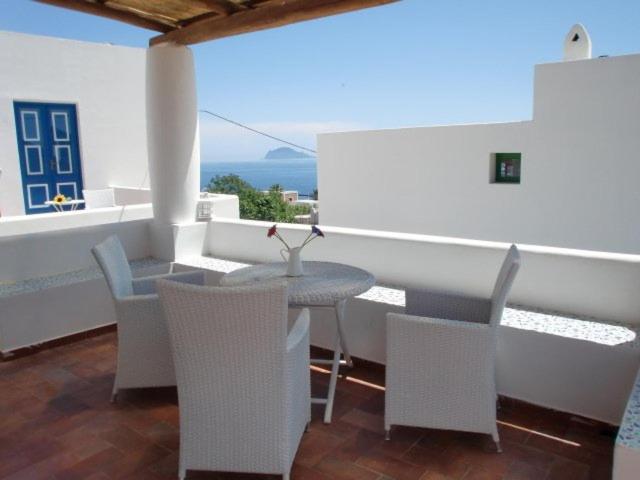 Double Room with Patio photo 2