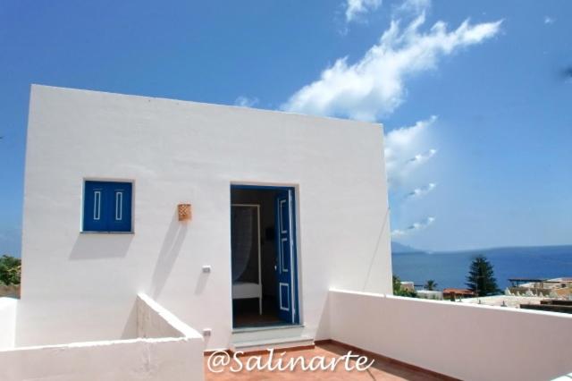 Deluxe Double Room with Balcony and Sea View photo 2