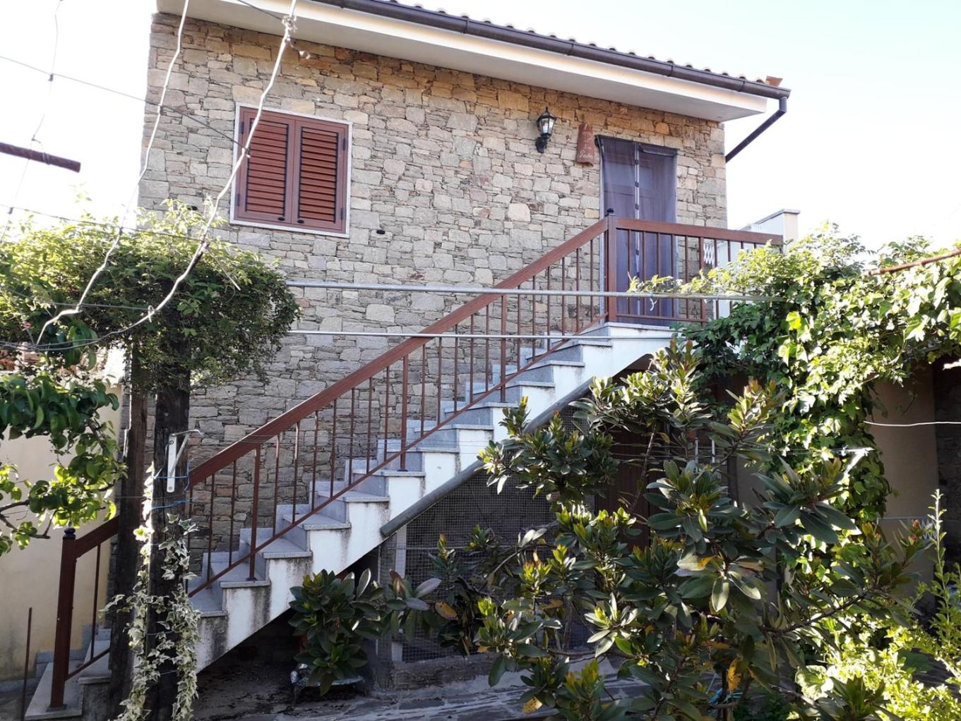 Two-Bedroom House - Photo 2