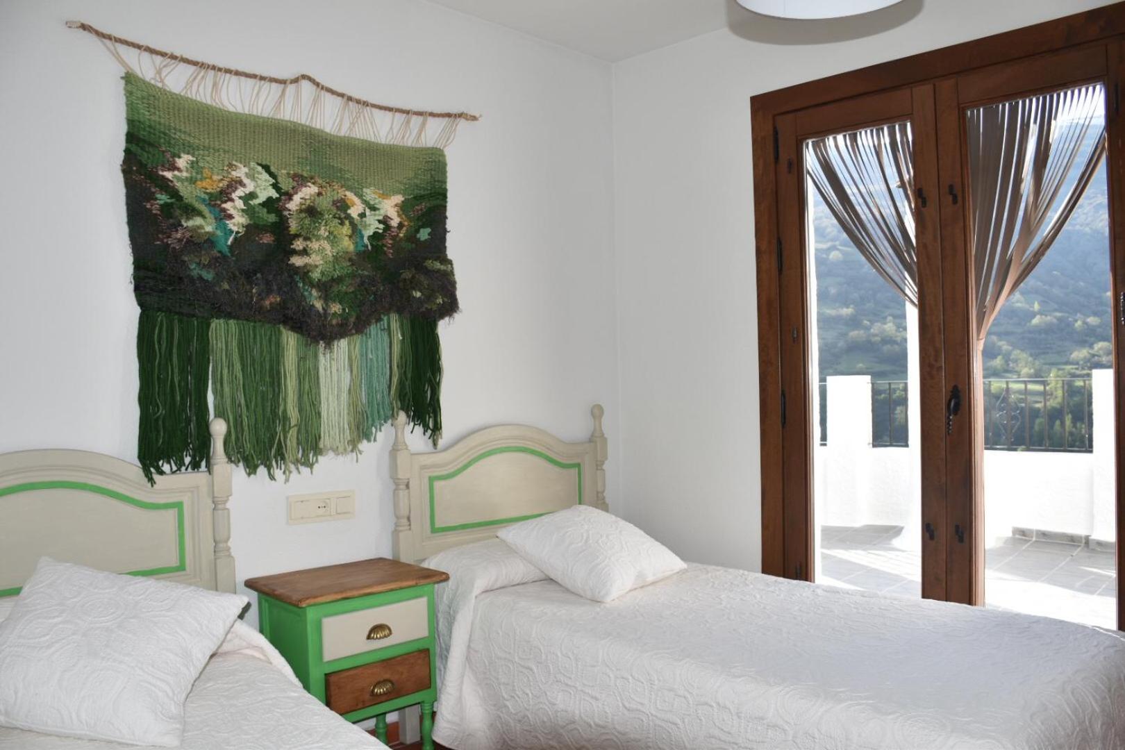 Apartamento de tres habitaciones con vista a la montaña