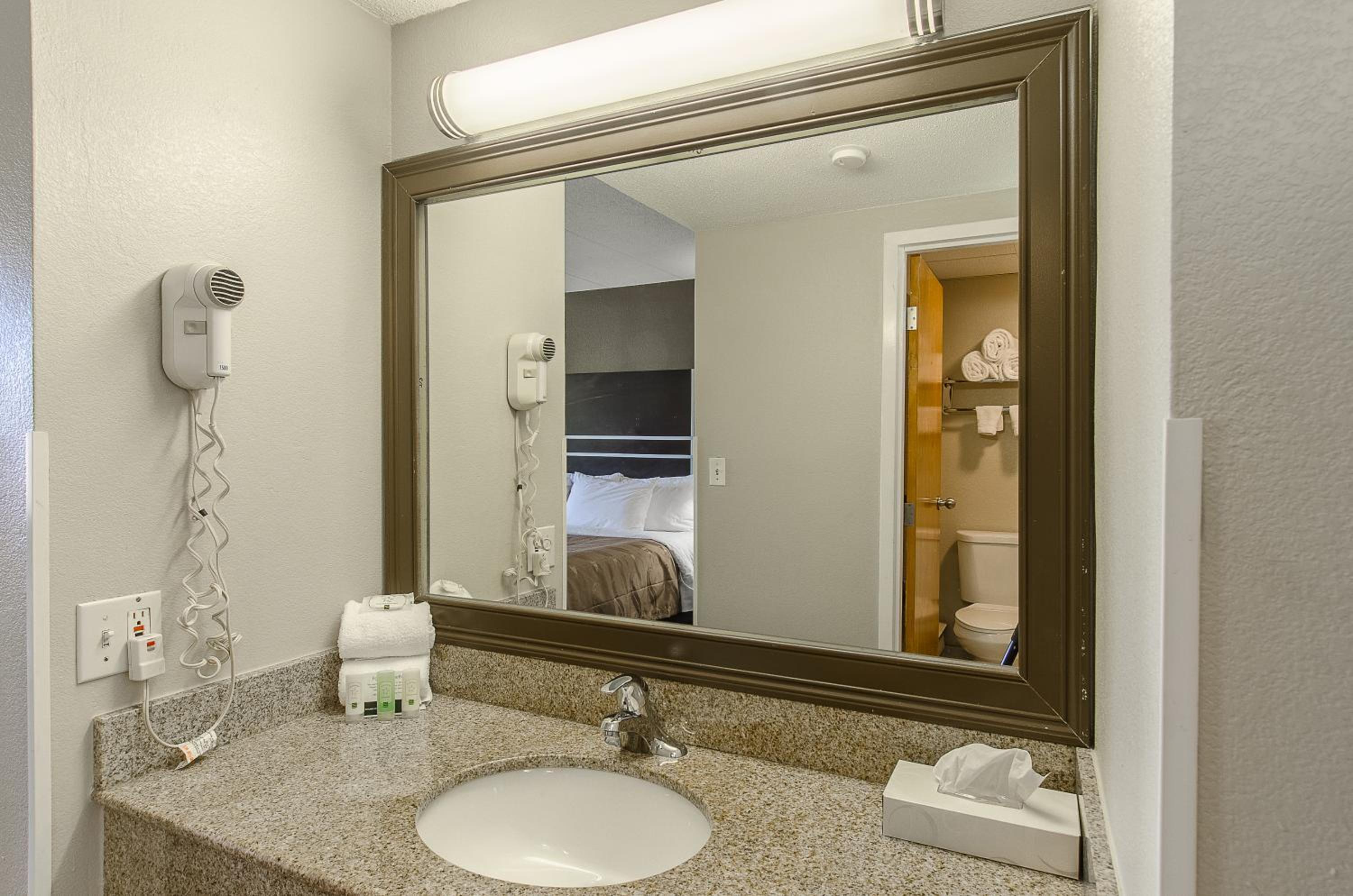 Queen Room - Disability Access/Non-Smoking photo 2