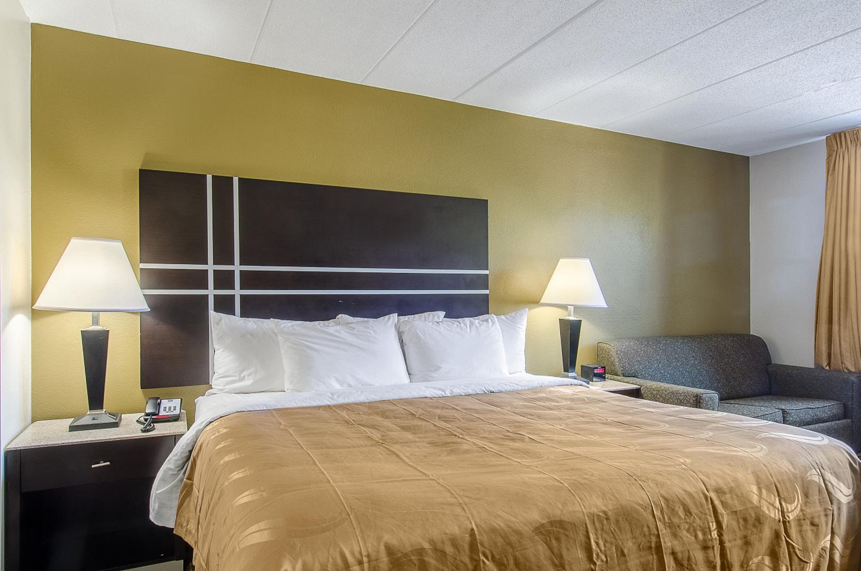 King Room - Non-Smoking photo 1