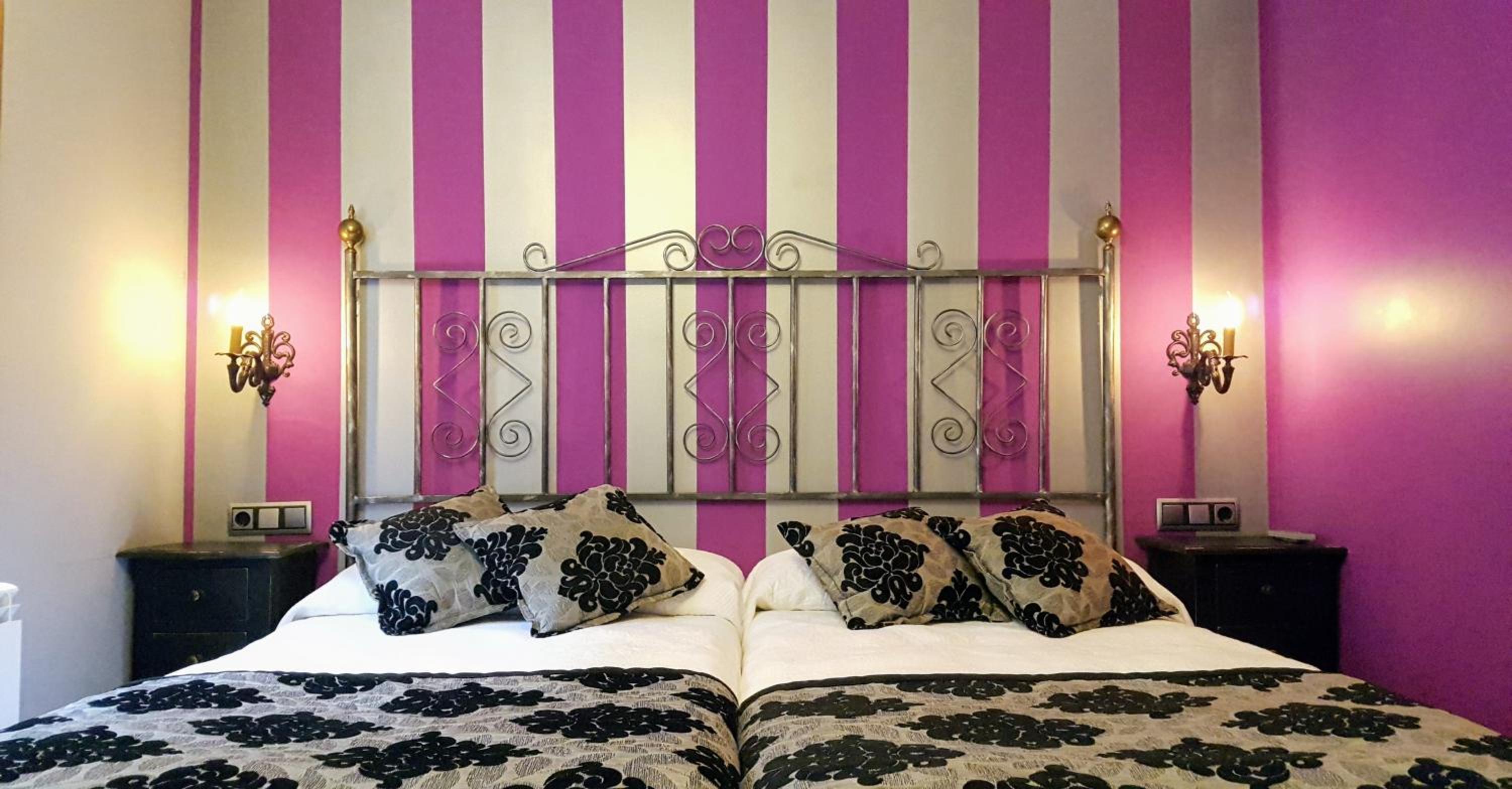 Triple Room with Private Bathroom and Balcony - Photo 9