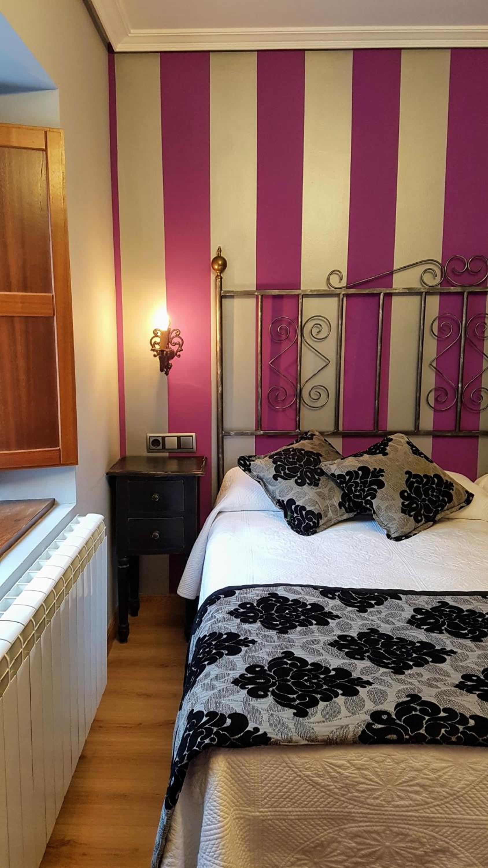 Triple Room with Private Bathroom and Balcony - Photo 5