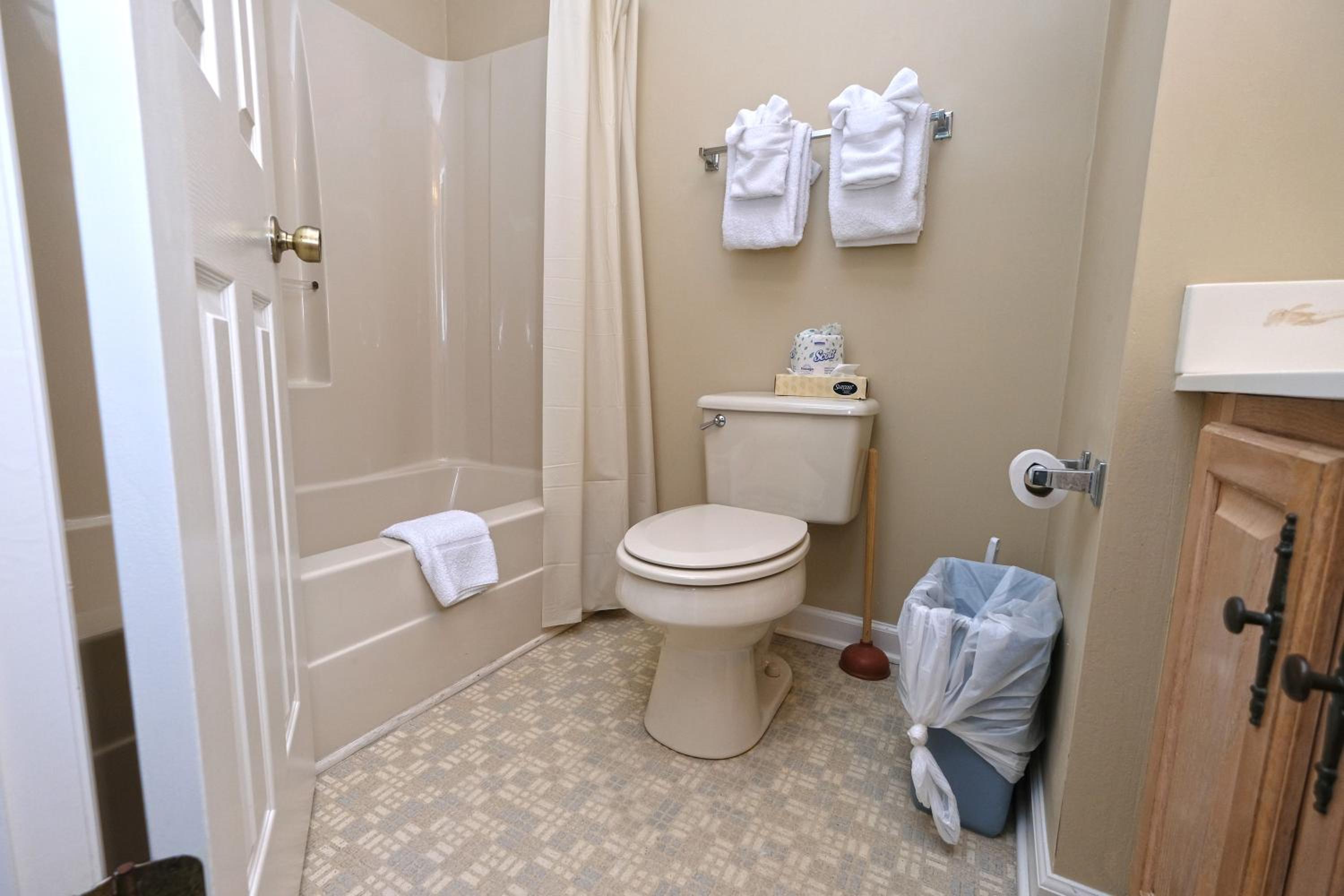 Fairway Two Bedroom Villa - Photo 5