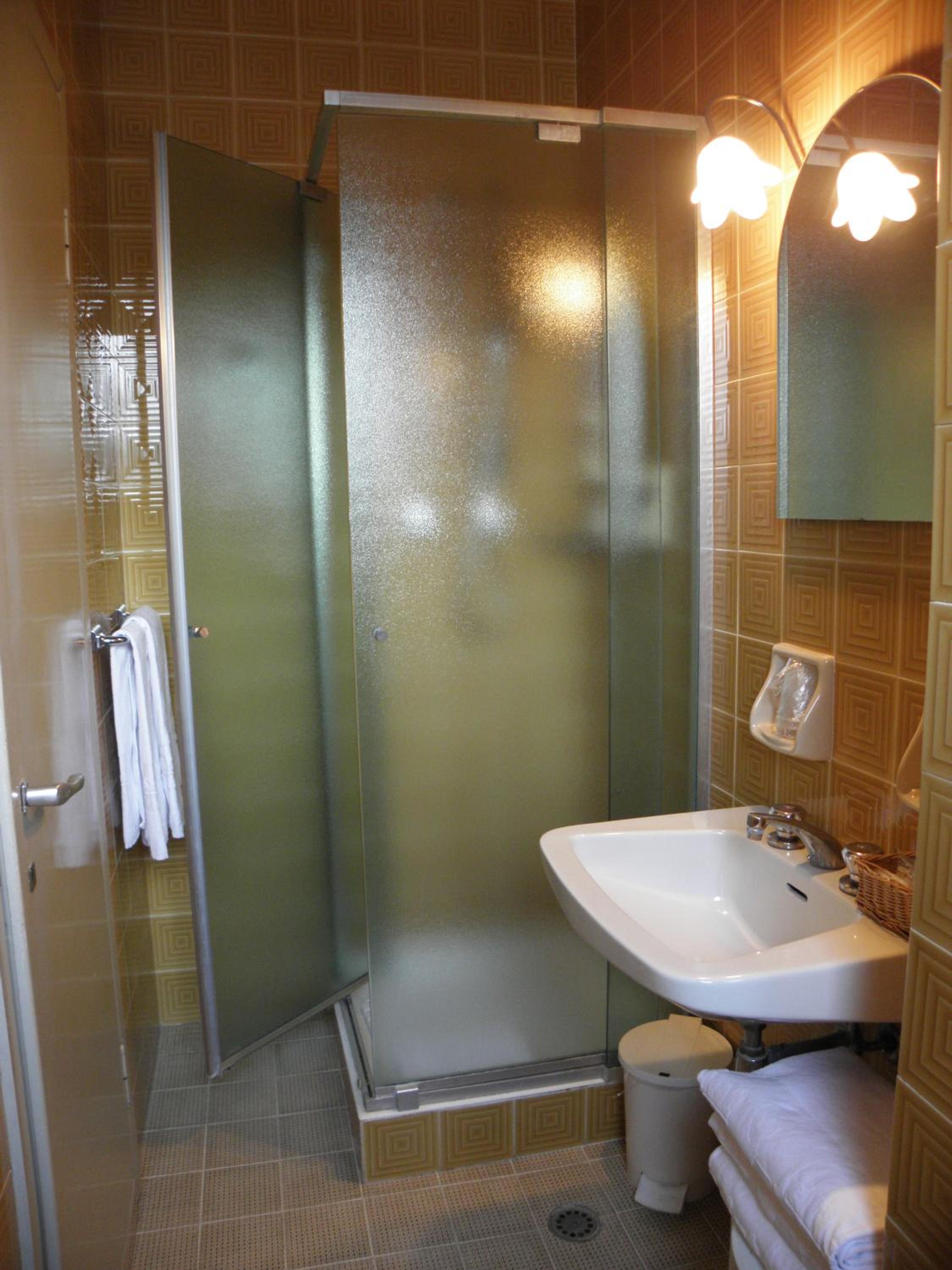 Single Room Economy photo 2