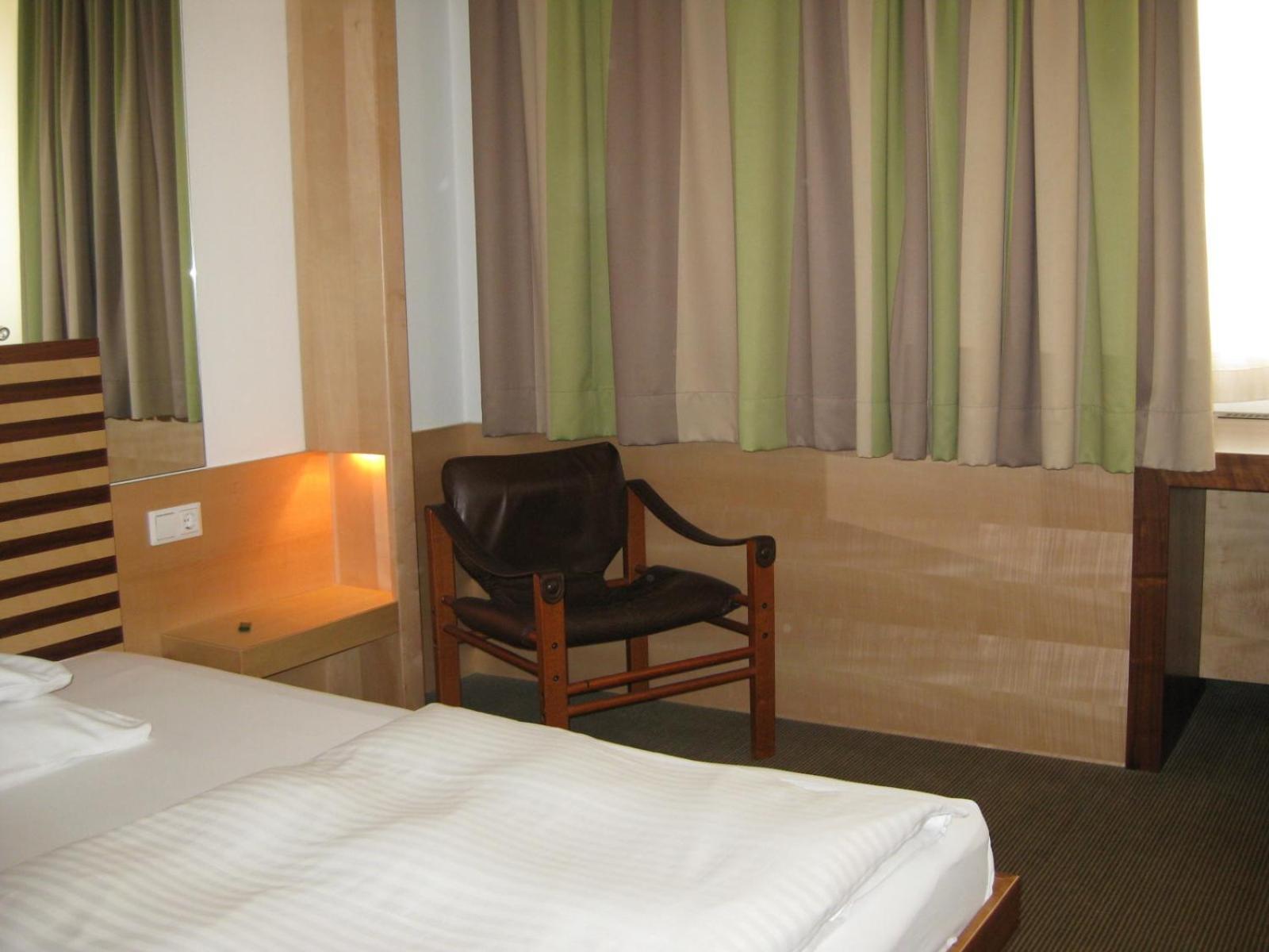 Standard Double or Twin Room - Photo 4