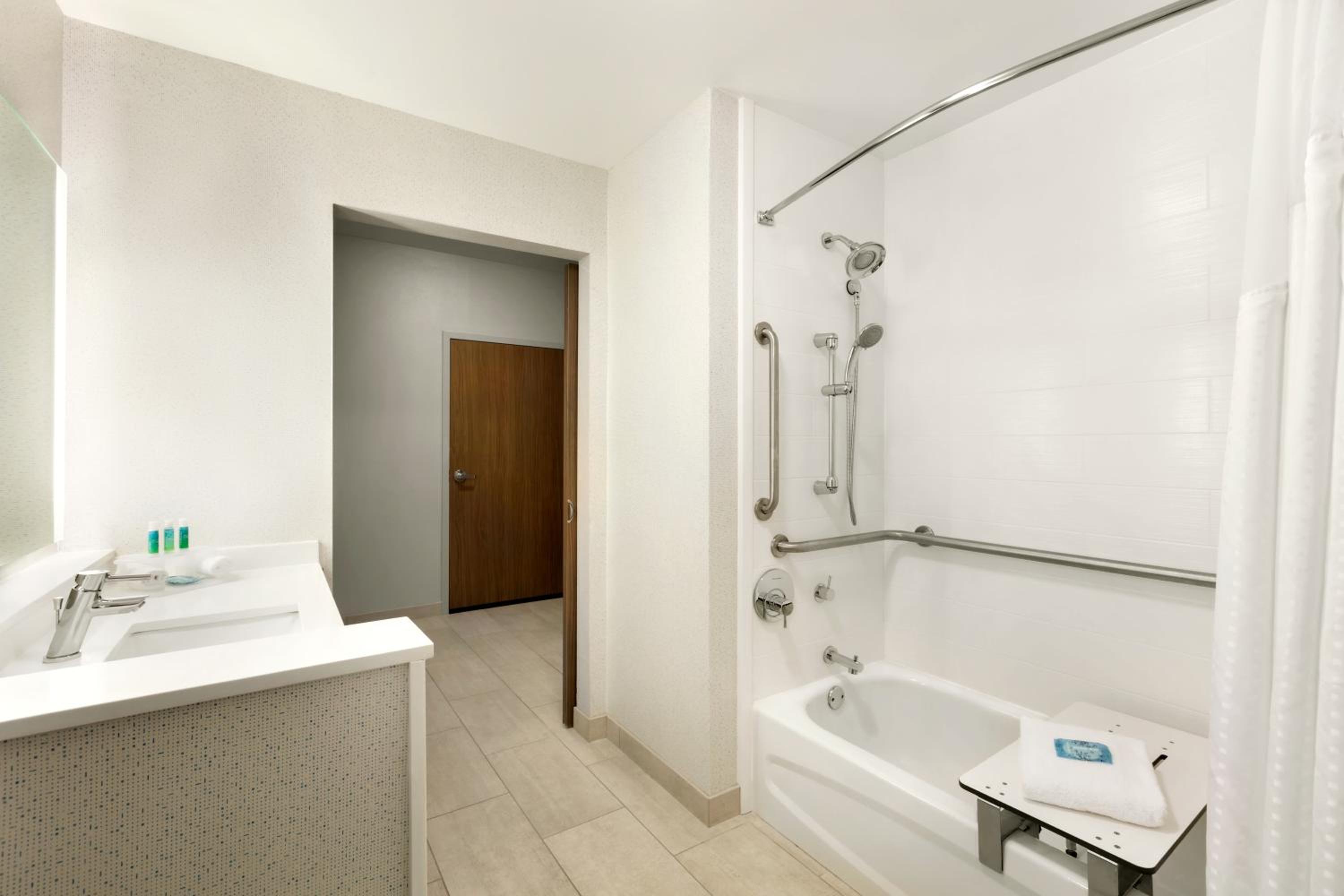 Standard King Room with Mobility Accessible Tub
