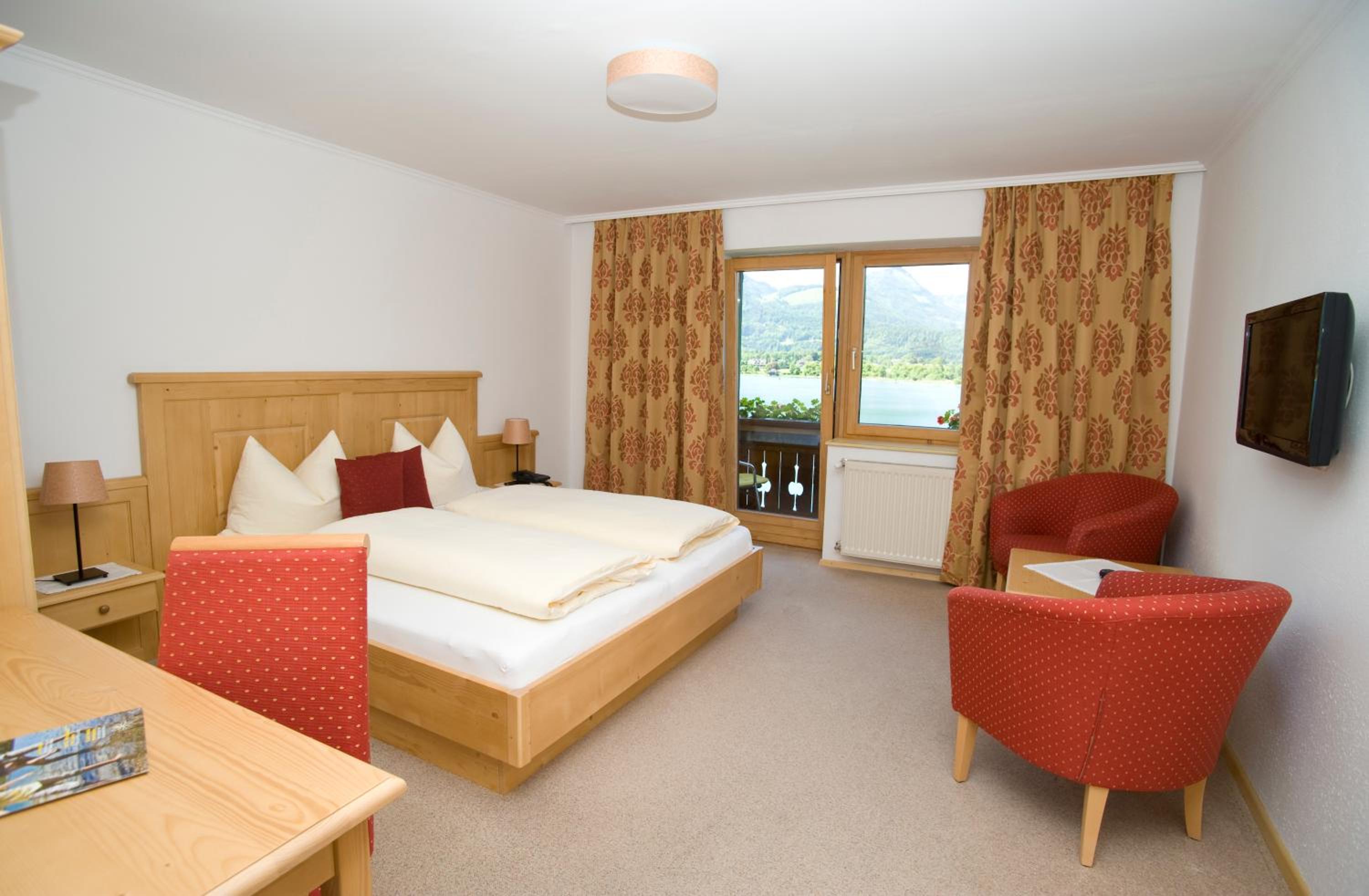 Double Room with Balcony and Lake View photo 2